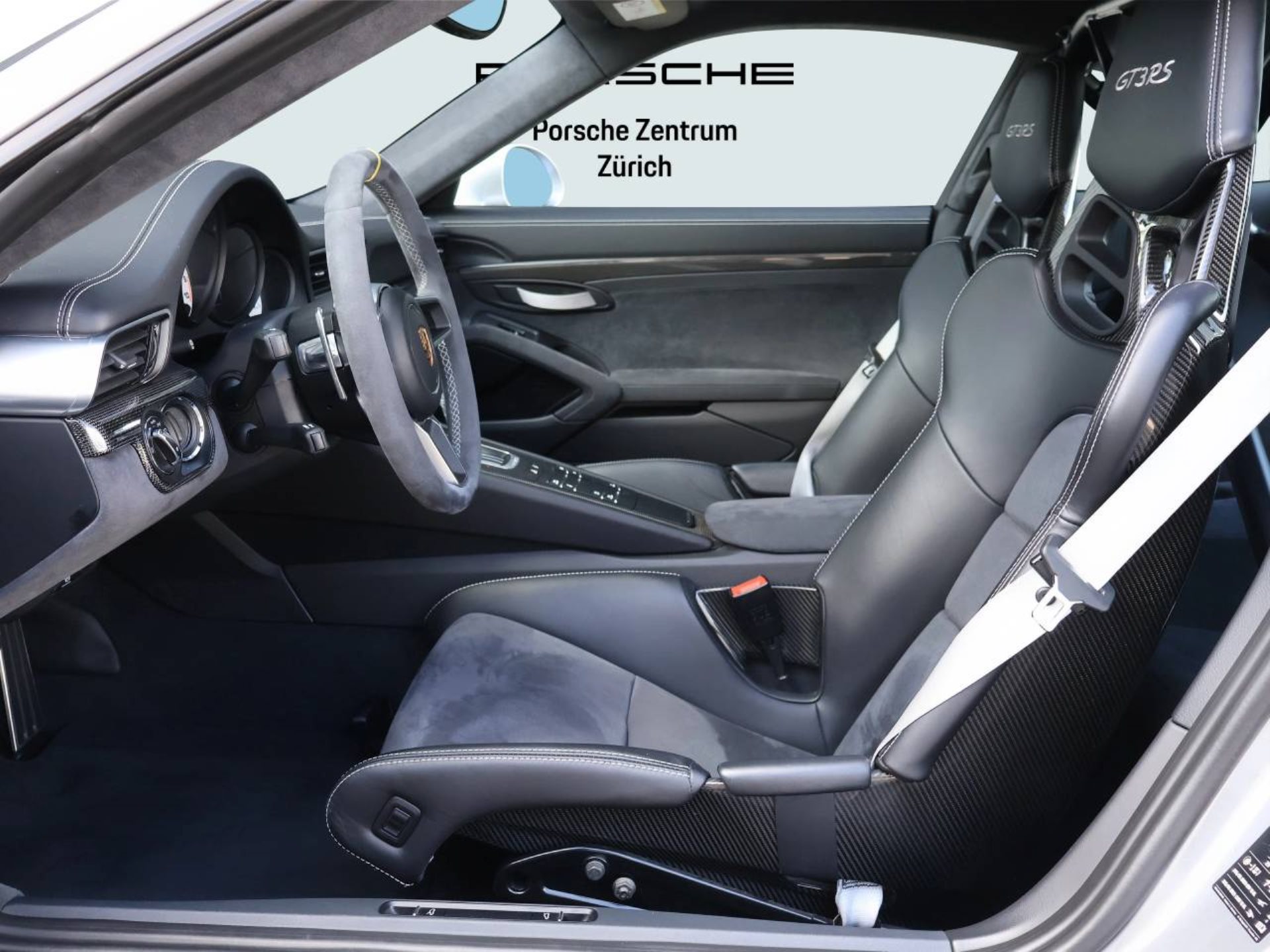 PORSCHE 911 GT3 RS-image-11