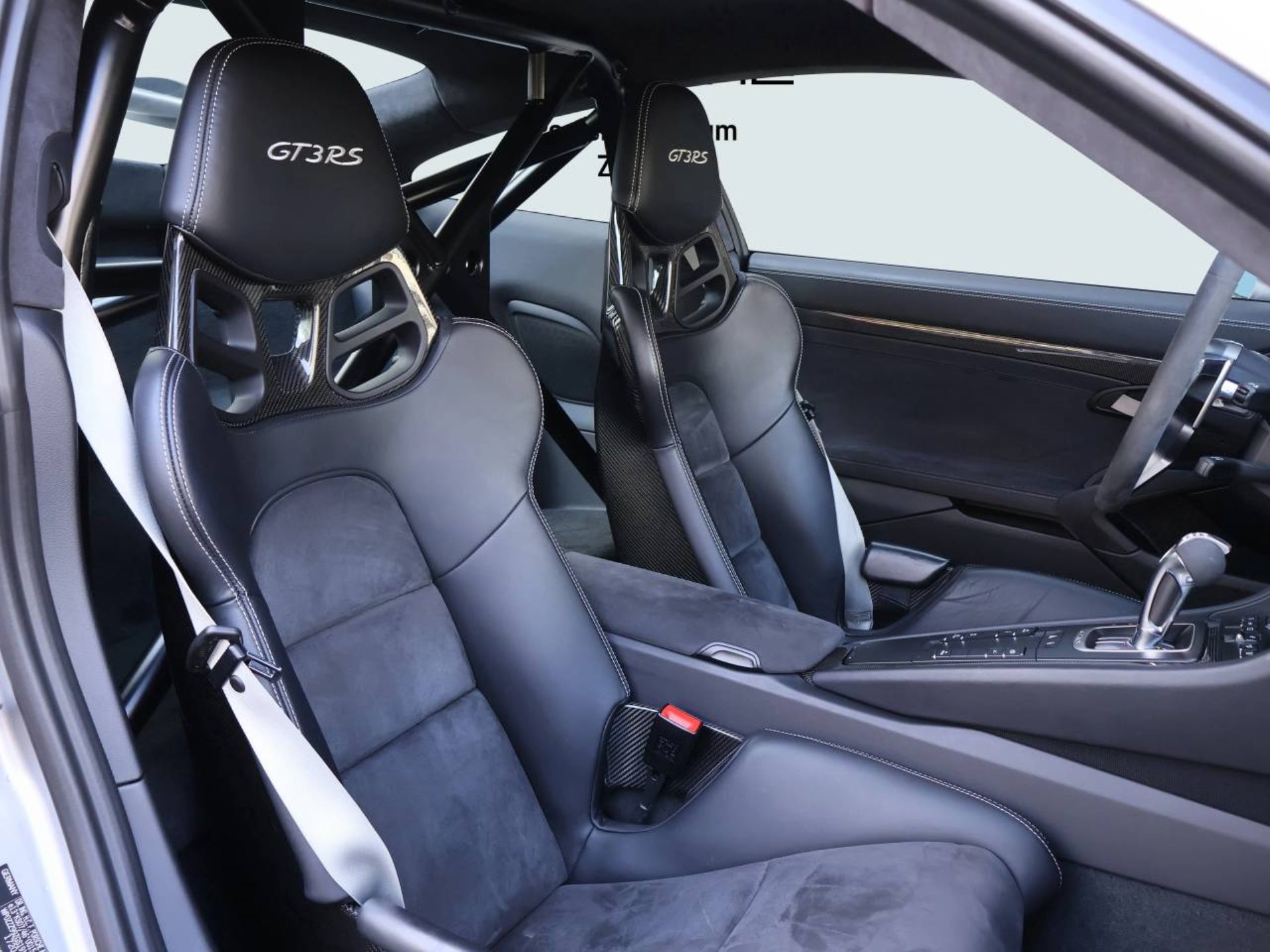 PORSCHE 911 GT3 RS-image-12