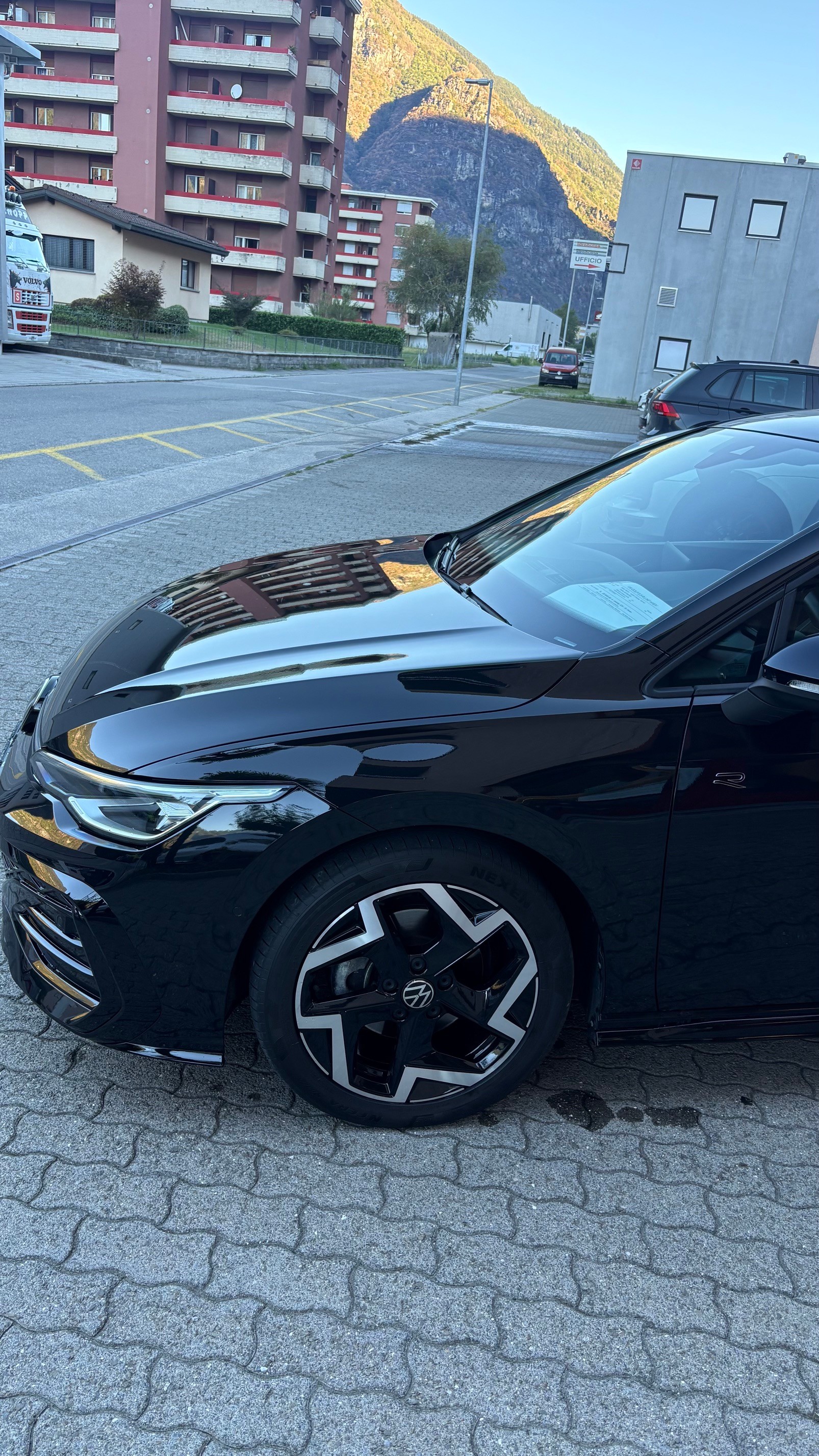 VW Golf 1.5 e TSI mHEV R-Line DSG-image-4