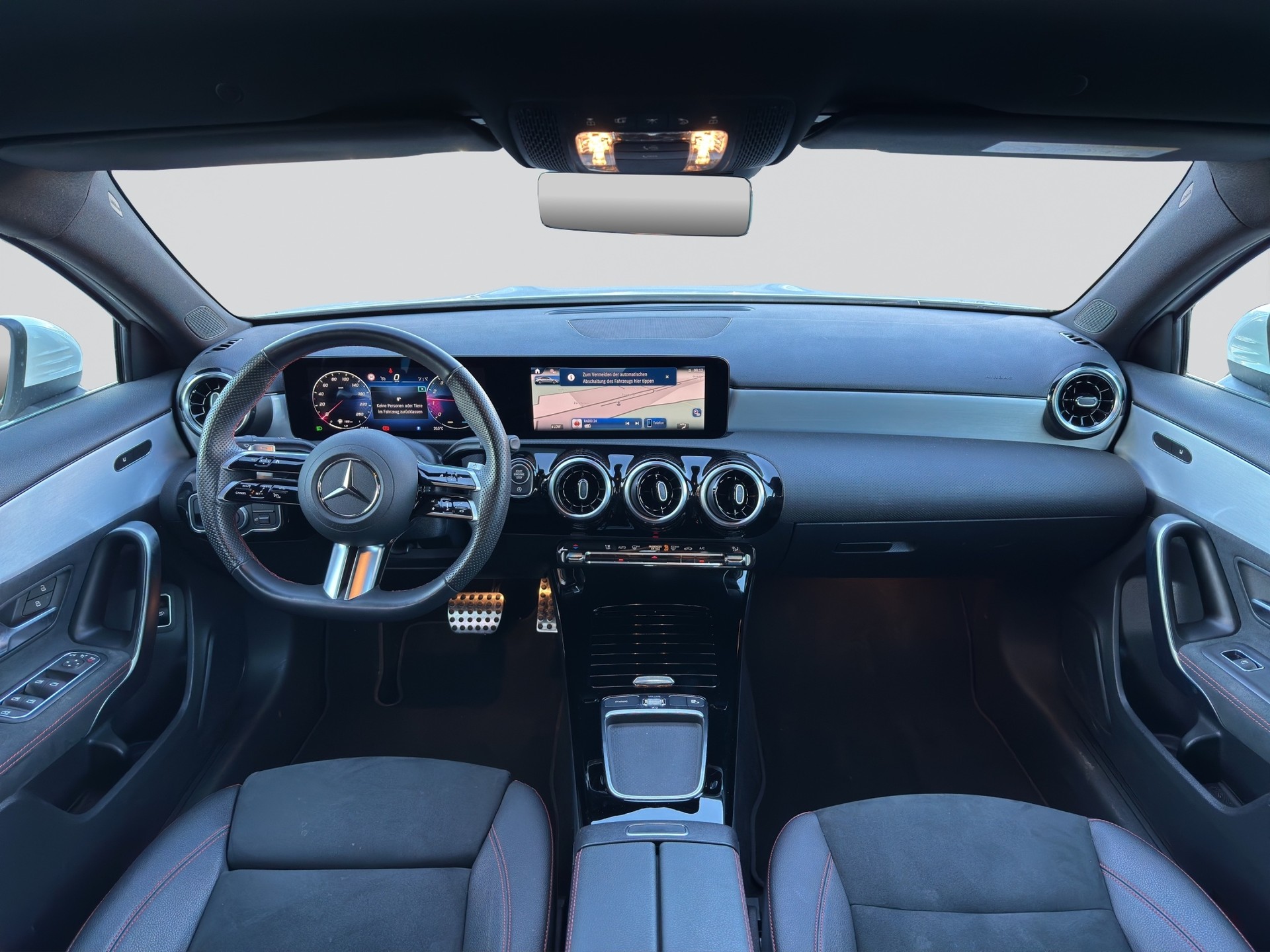 MERCEDES-BENZ A 180 7G-DCT AMG Line-image-13