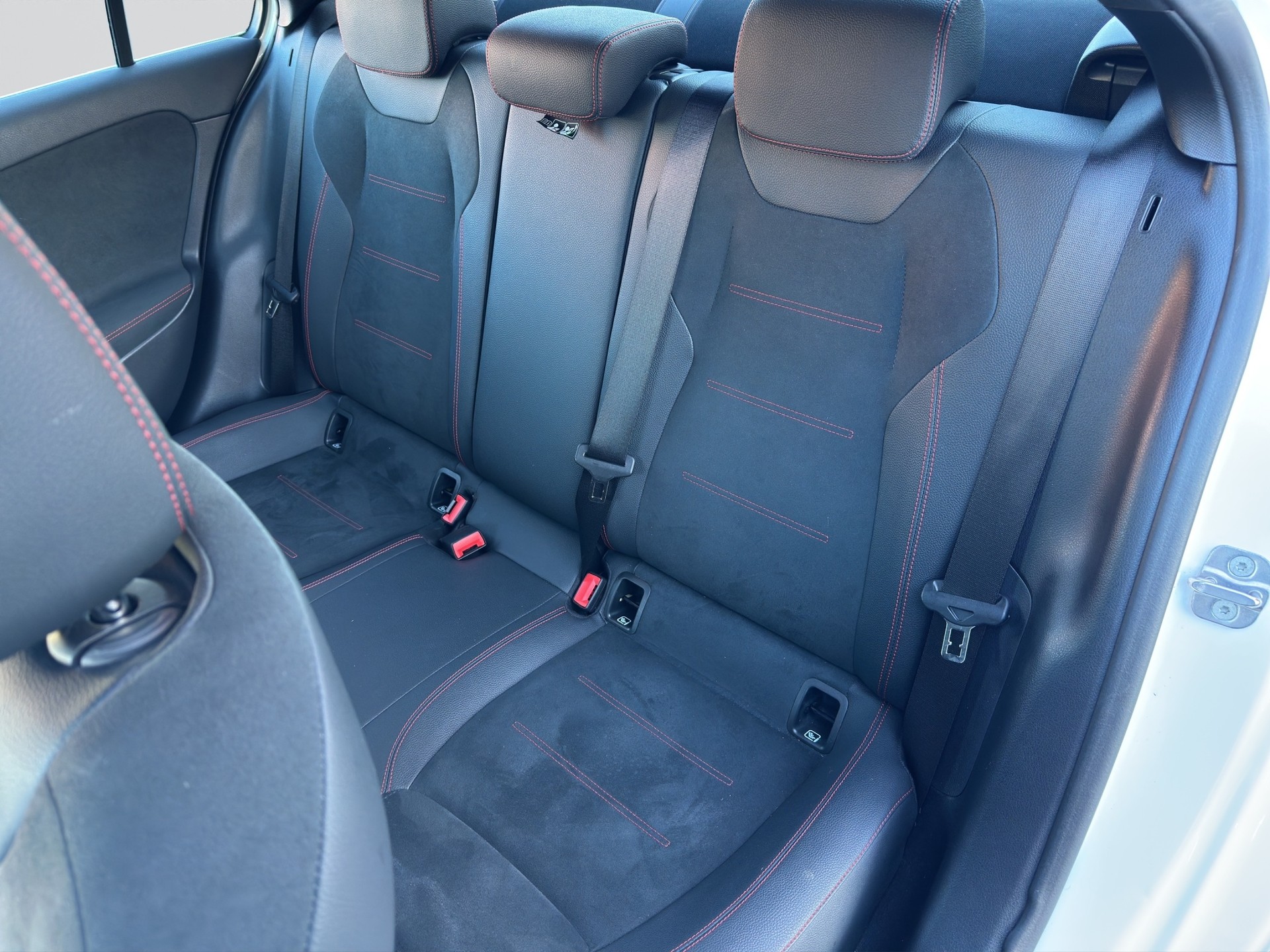MERCEDES-BENZ A 180 7G-DCT AMG Line-image-7