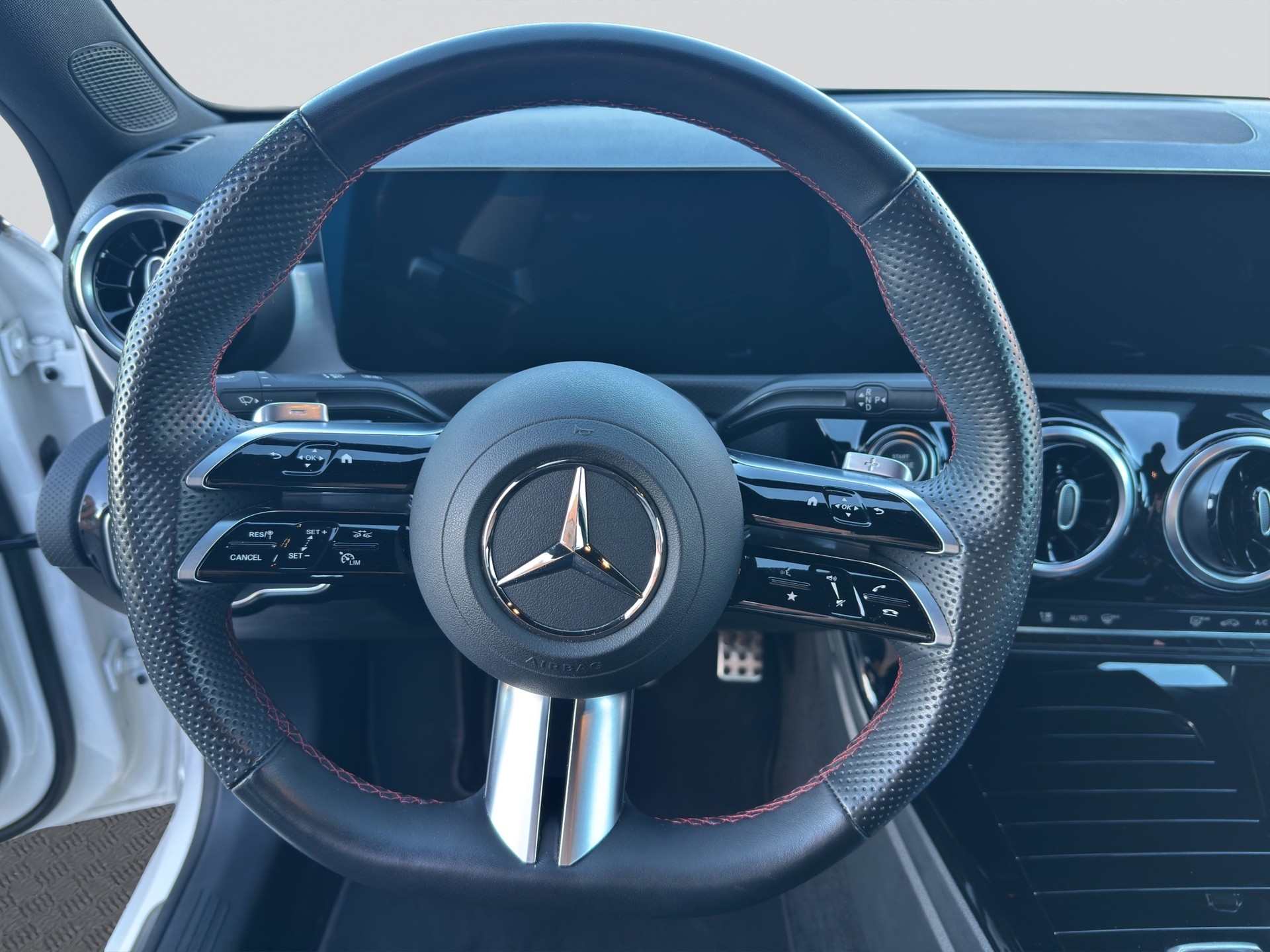 MERCEDES-BENZ A 180 AMG Line Limousine 7G-DCT-image-10