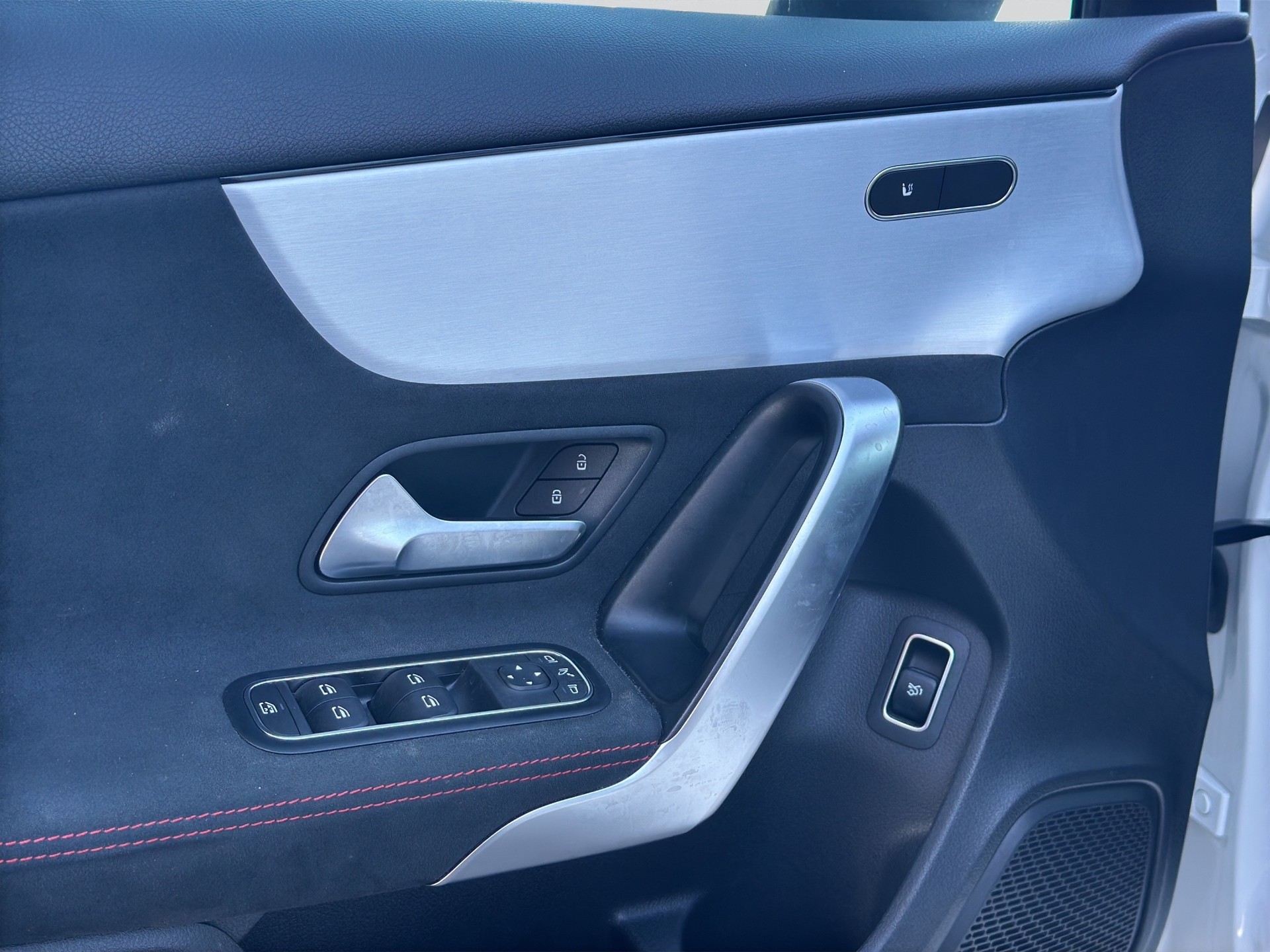 MERCEDES-BENZ A 180 AMG Line Limousine 7G-DCT-image-9