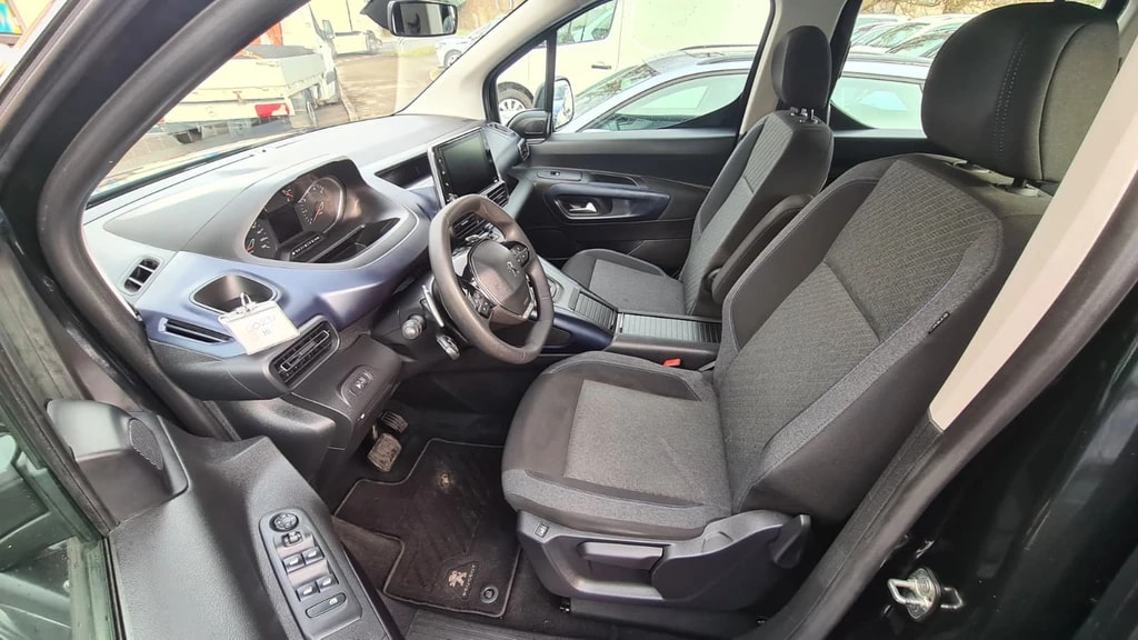 PEUGEOT Rifter Long 1.5 BlueHDi Allure EAT8 ** 5-Plätzer ** Gr-Navi ** RF-Kamera ** Sitzheizung ** Frisch Ab MFK & Service **-image-13