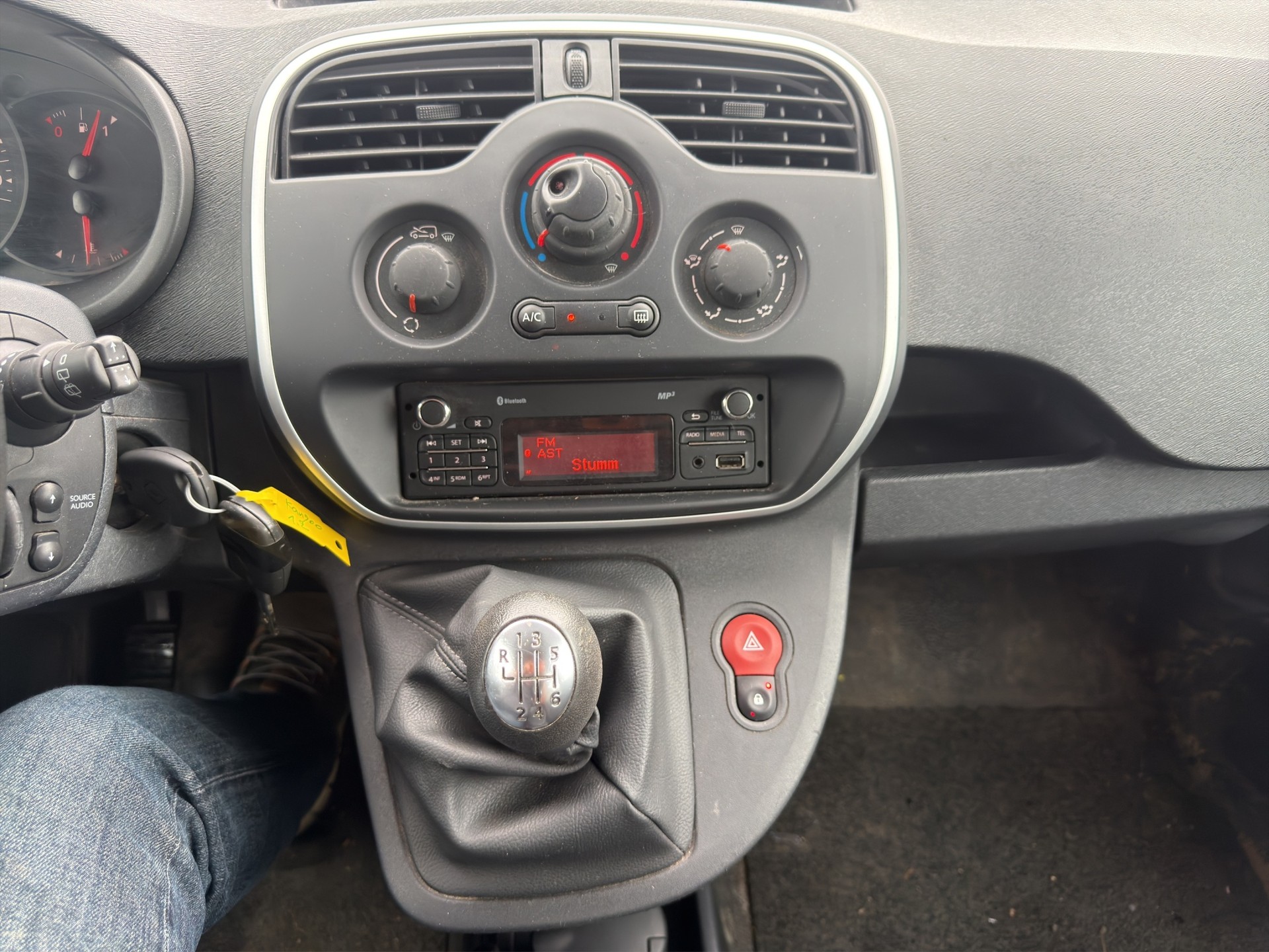 RENAULT Kangoo Medium TCe 115 ENERGY Mit Klimaanlage-image-12