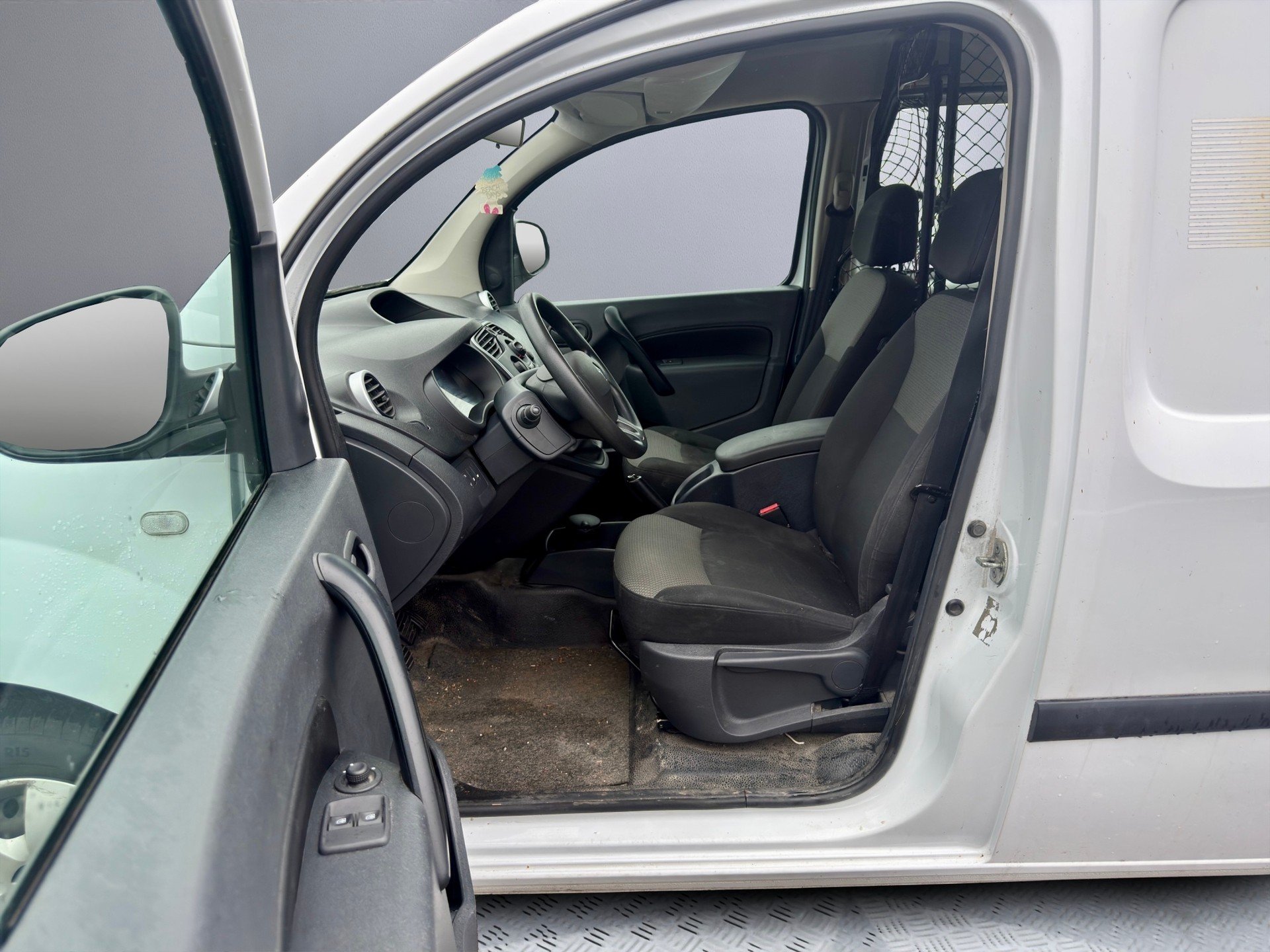 RENAULT Kangoo Medium TCe 115 ENERGY Mit Klimaanlage-image-9