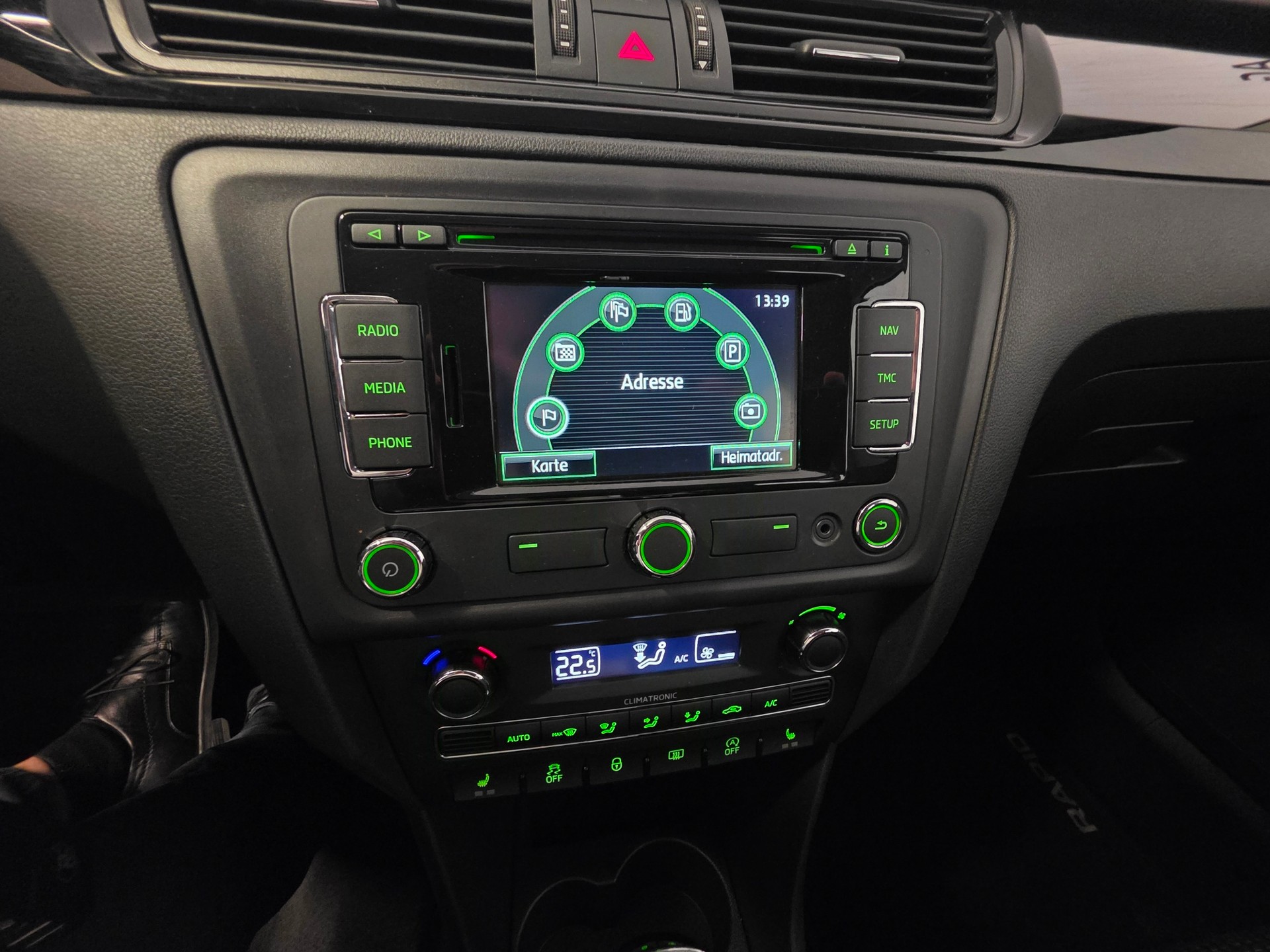SKODA Rapid Spaceback 1.4 TSI Ambition DSG-image-15
