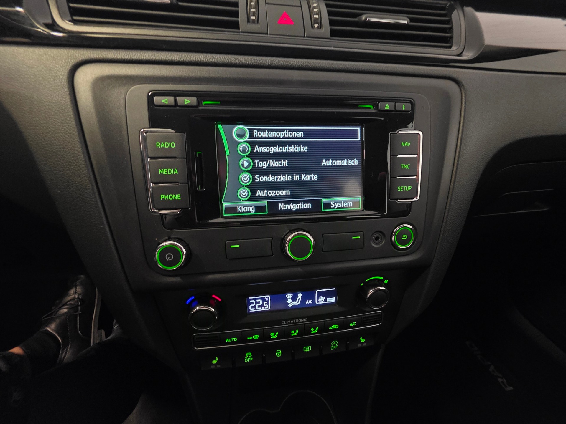 SKODA Rapid Spaceback 1.4 TSI Ambition DSG-image-16