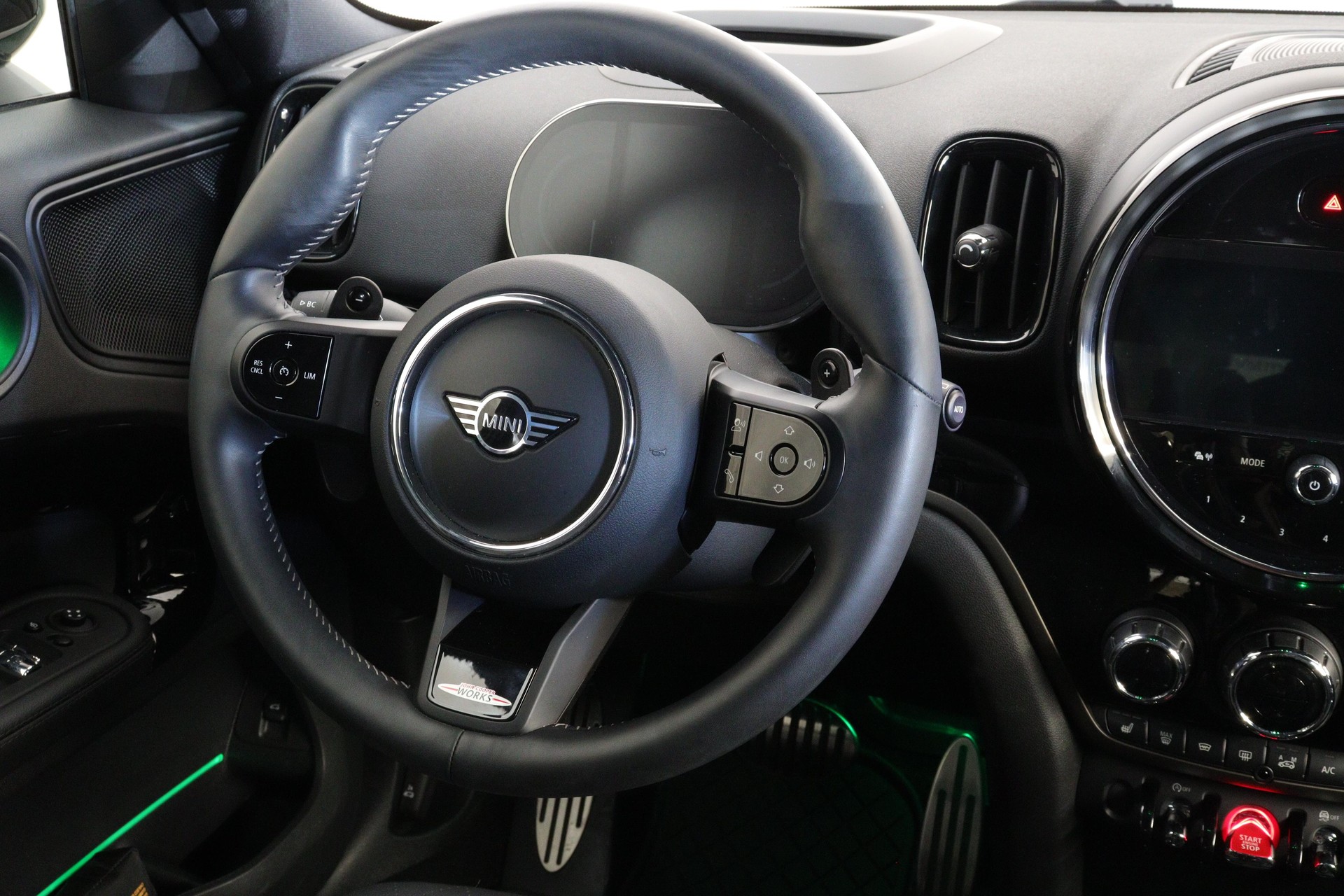 MINI Countryman F60 2.0i John Cooper Works ALL4-image-4