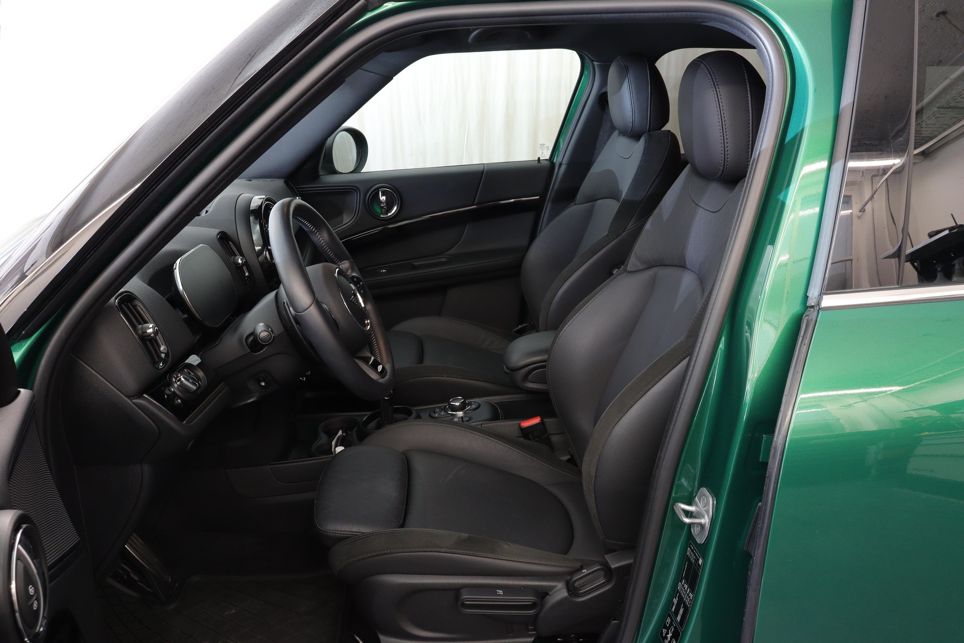 MINI Countryman F60 2.0i John Cooper Works ALL4-image-3