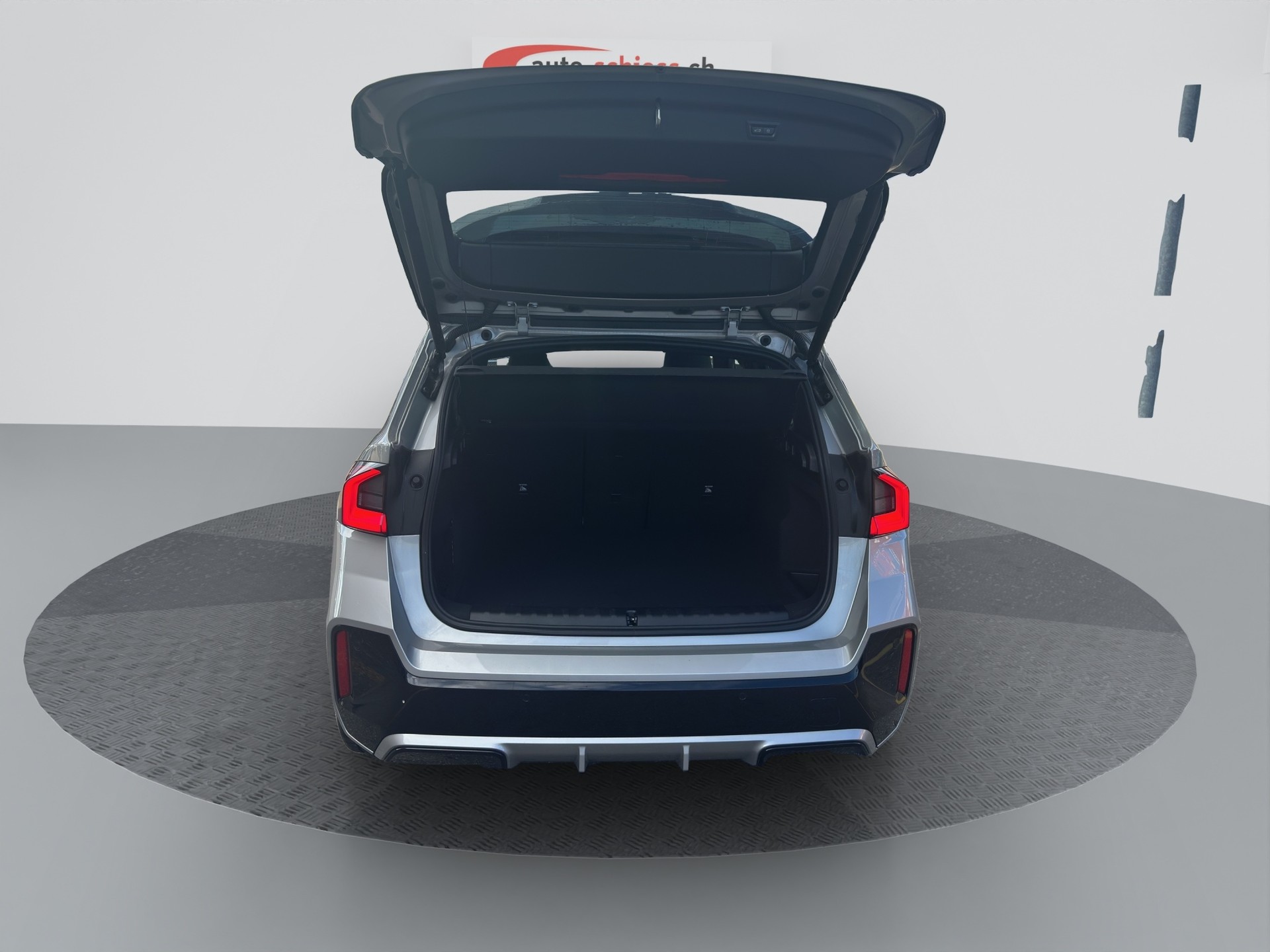 BMW X1 sDrive 18i M Sport Pro Shadow Line-image-14