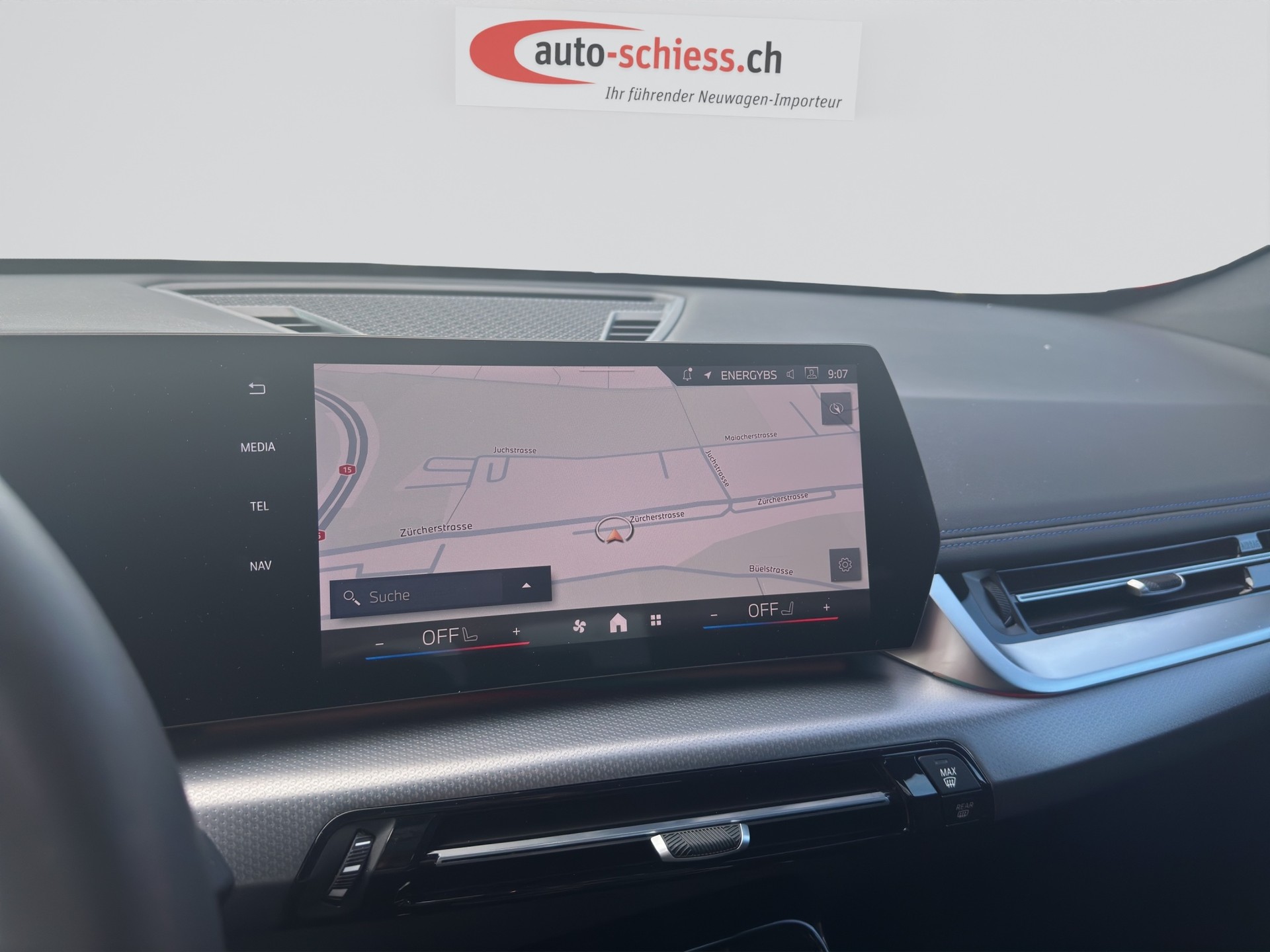 BMW X1 sDrive 18i M Sport Pro Shadow Line-image-11