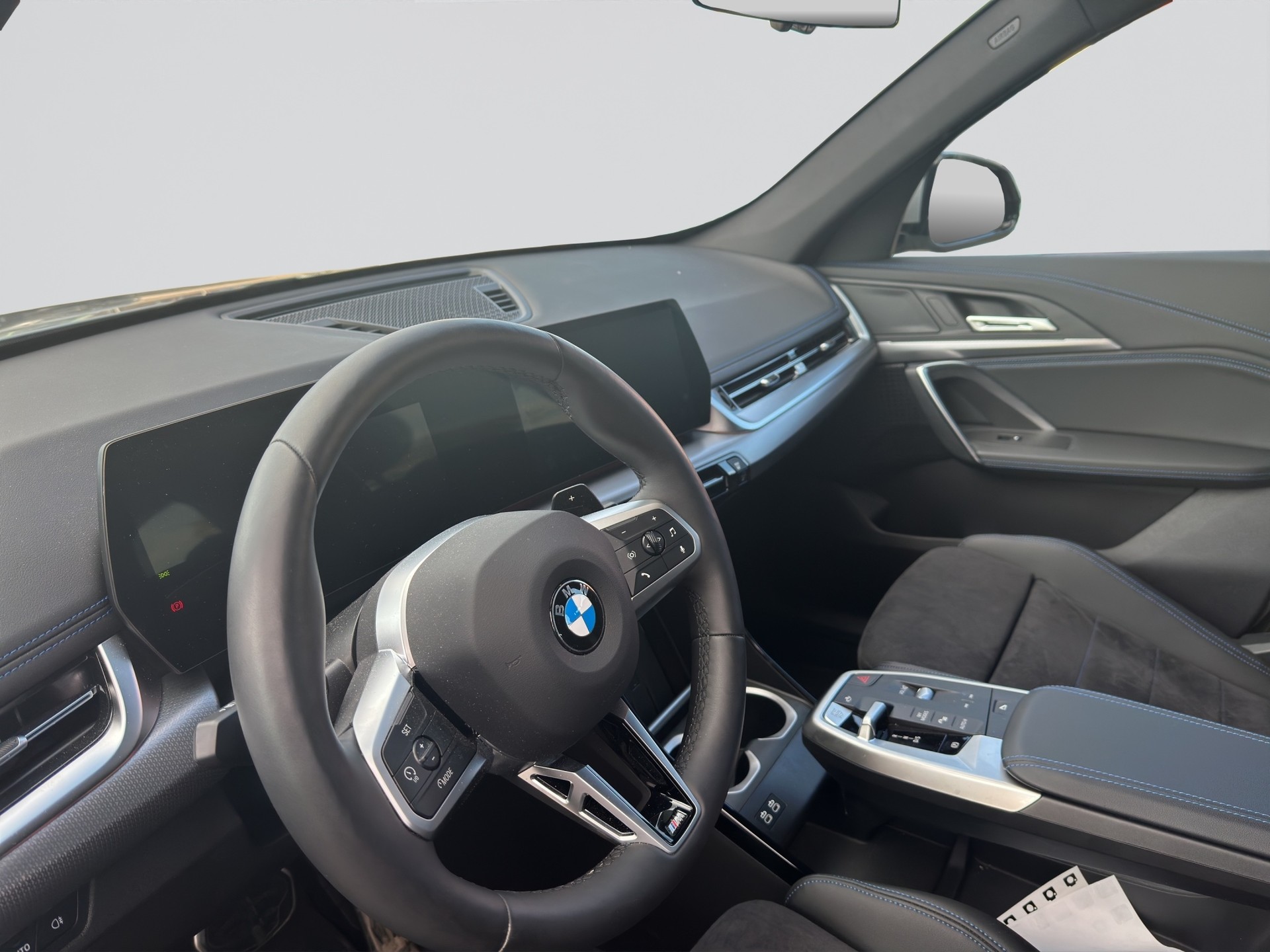 BMW X1 sDrive 18i M Sport Pro Shadow Line-image-6