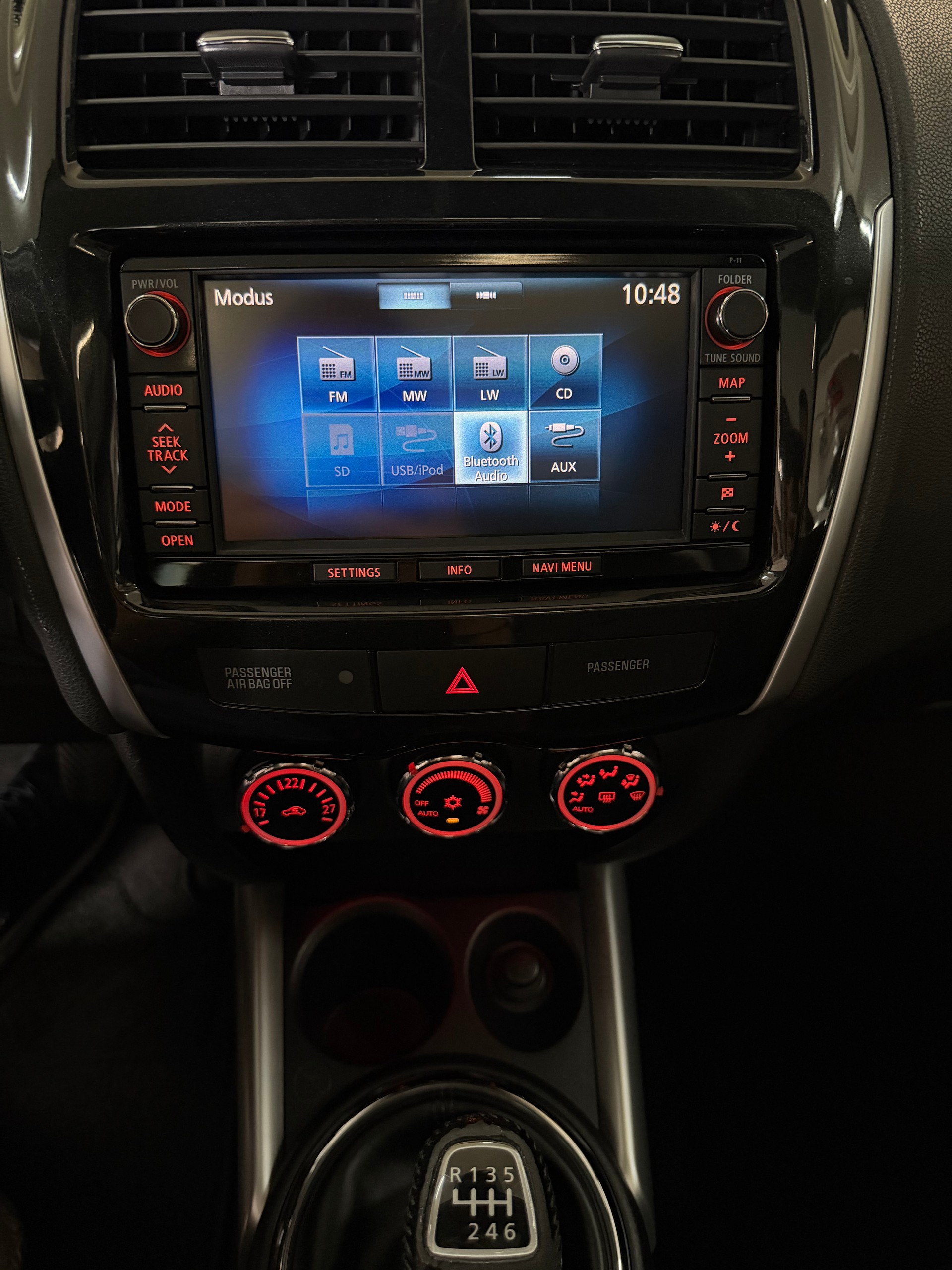 PEUGEOT 4008 1.8 HDi Allure 4WD-image-13
