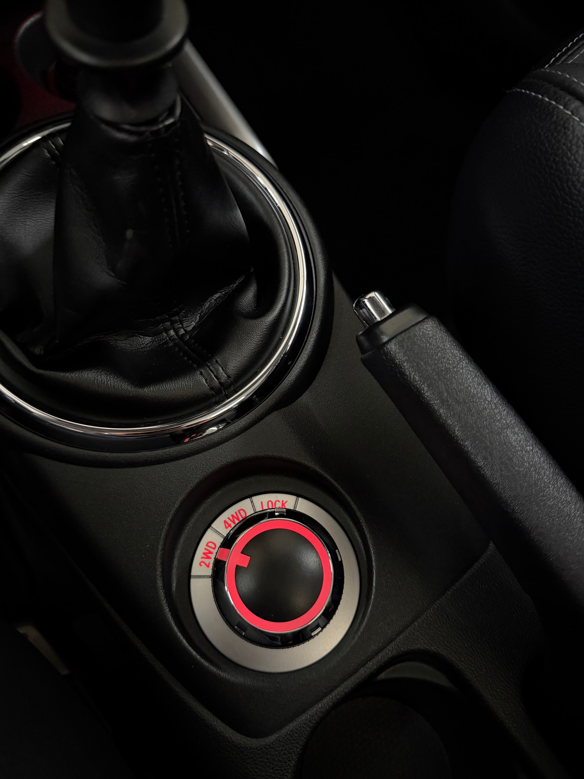 PEUGEOT 4008 1.8 HDi Allure 4WD-image-12