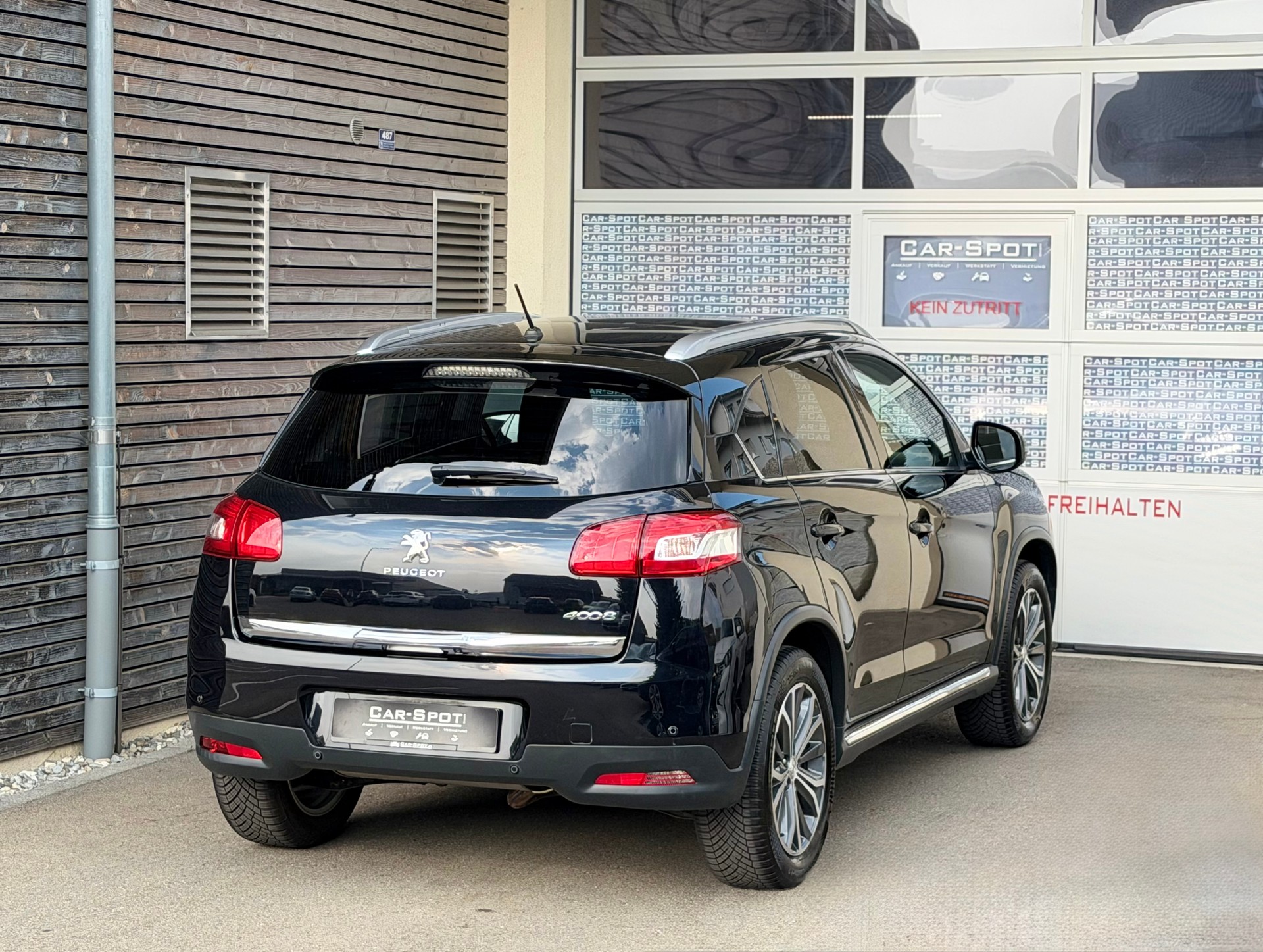 PEUGEOT 4008 1.8 HDi Allure 4WD-image-3
