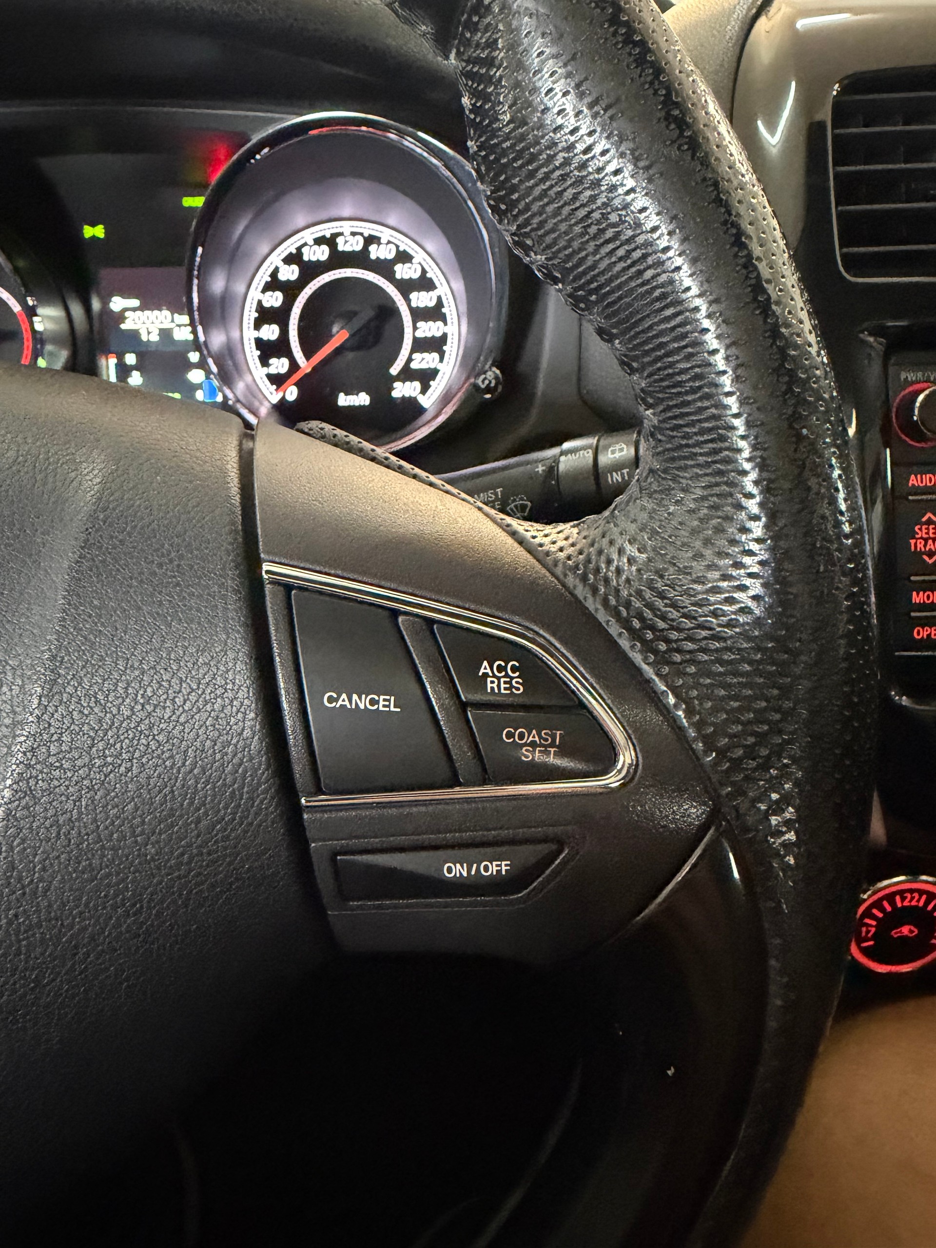 PEUGEOT 4008 1.8 HDi Allure 4WD-image-14