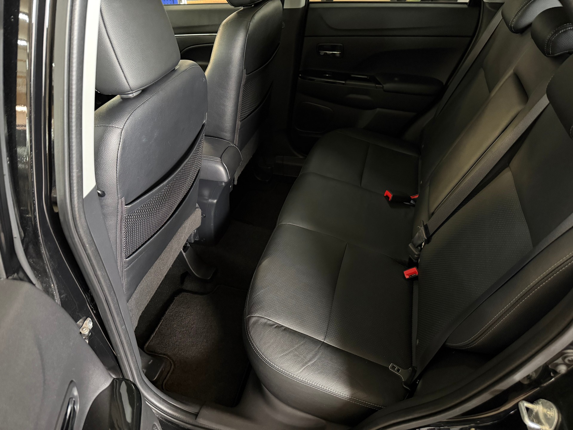PEUGEOT 4008 1.8 HDi Allure 4WD-image-17