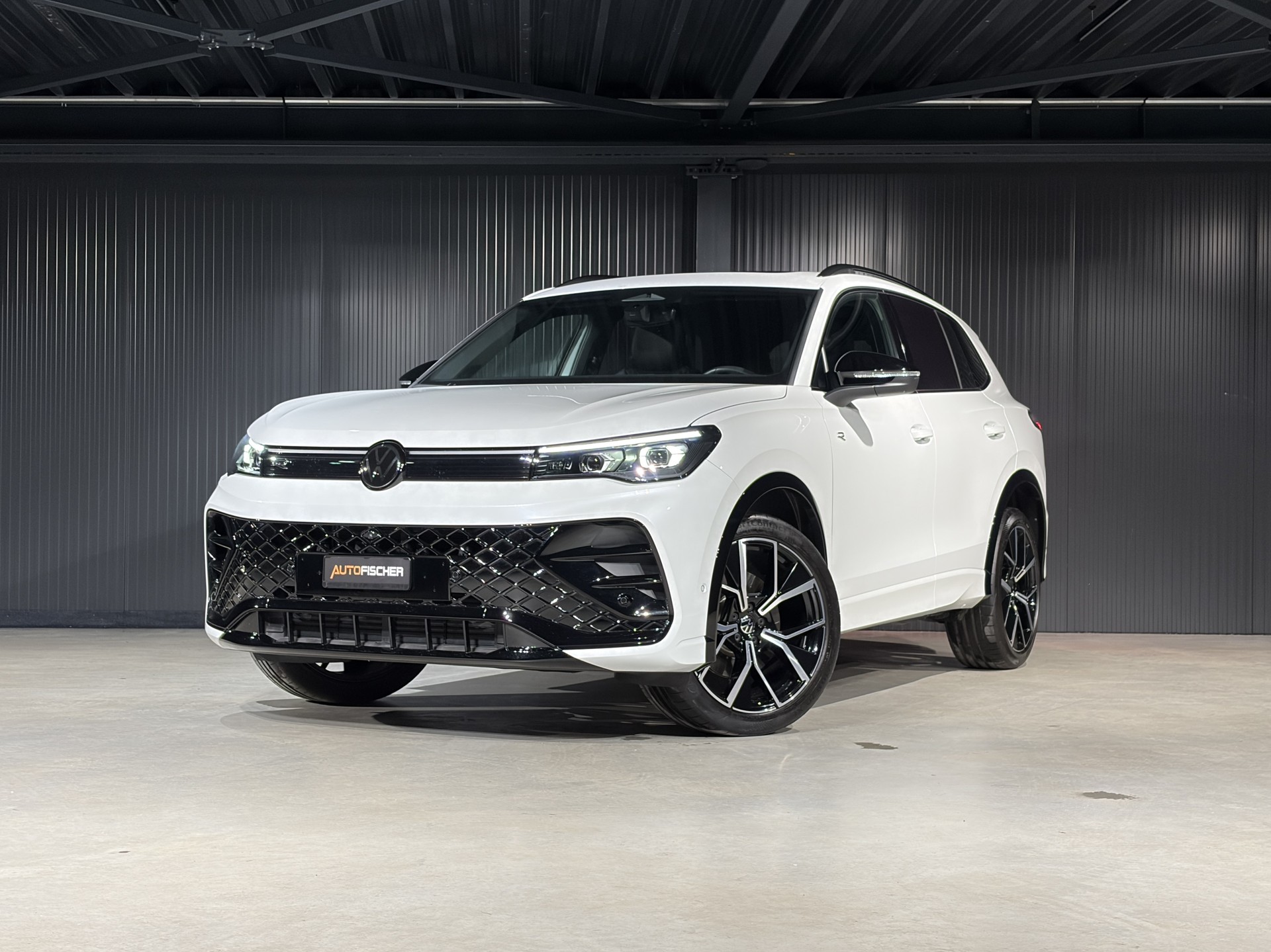VW Tiguan 2.0 TSI DSG R-Line 4Motion *VOLLLEDER*-image-0