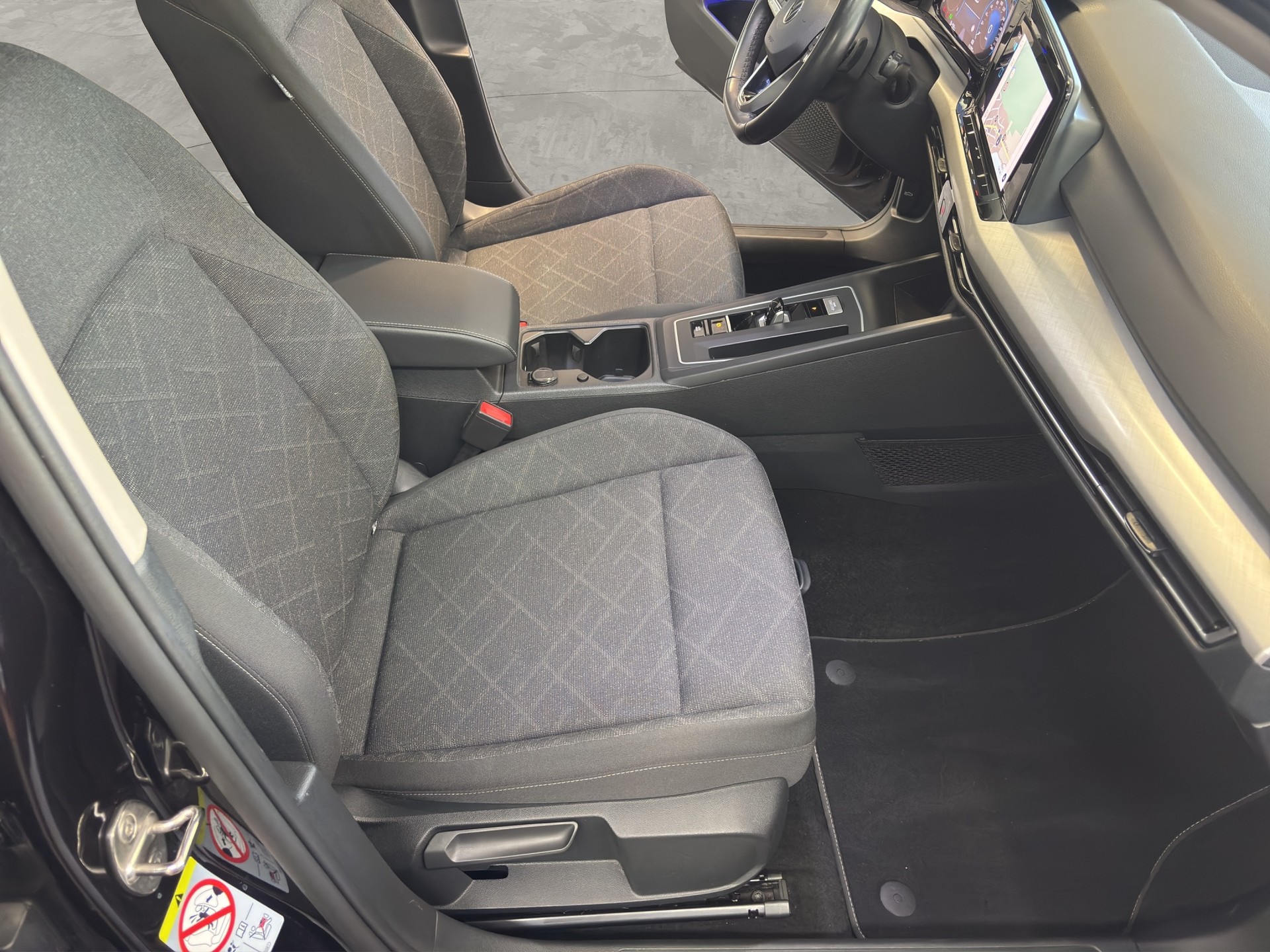 VW Golf Variant 2.0 TDI Life DSG-image-17