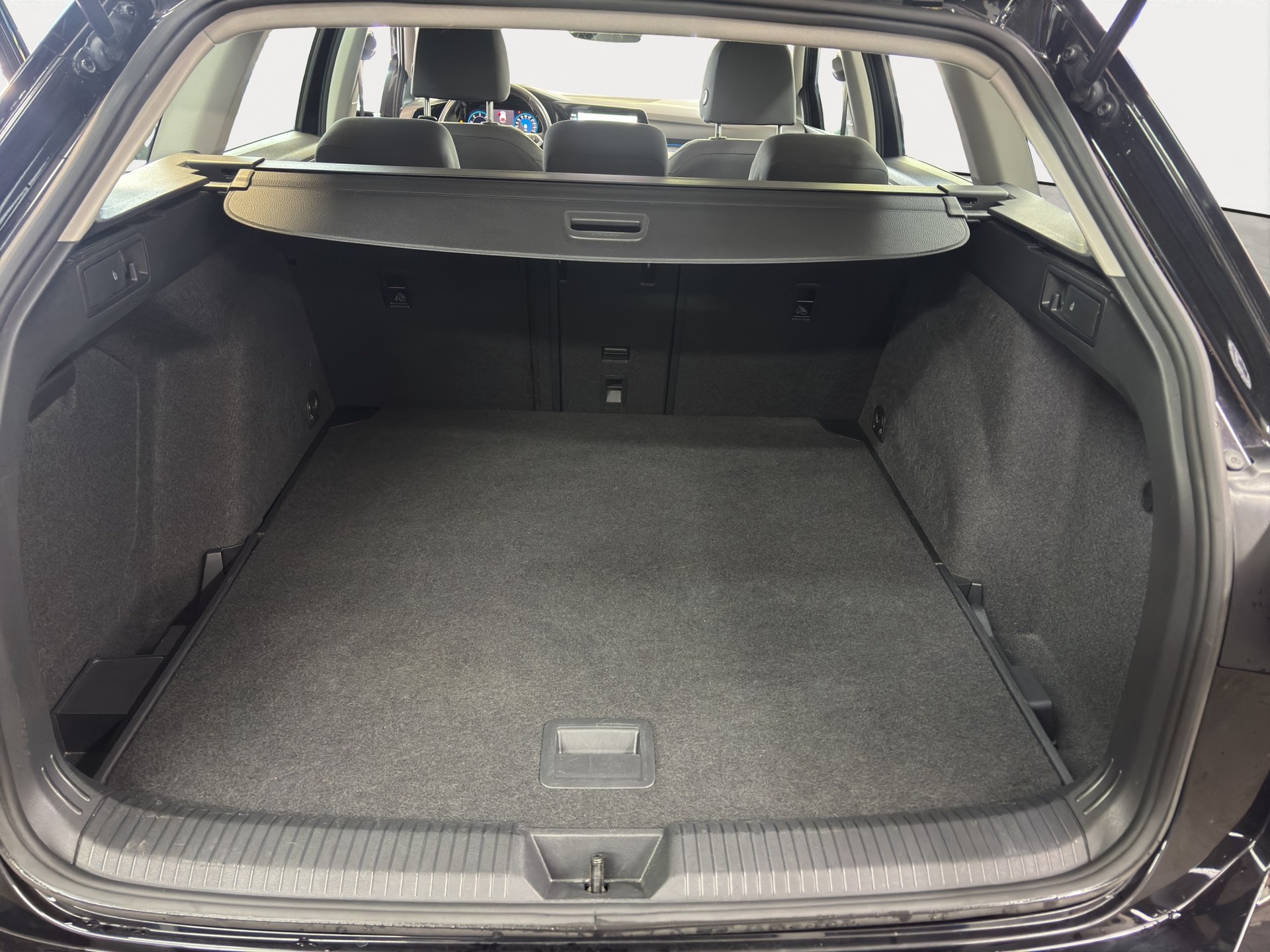 VW Golf Variant 2.0 TDI Life DSG-image-21