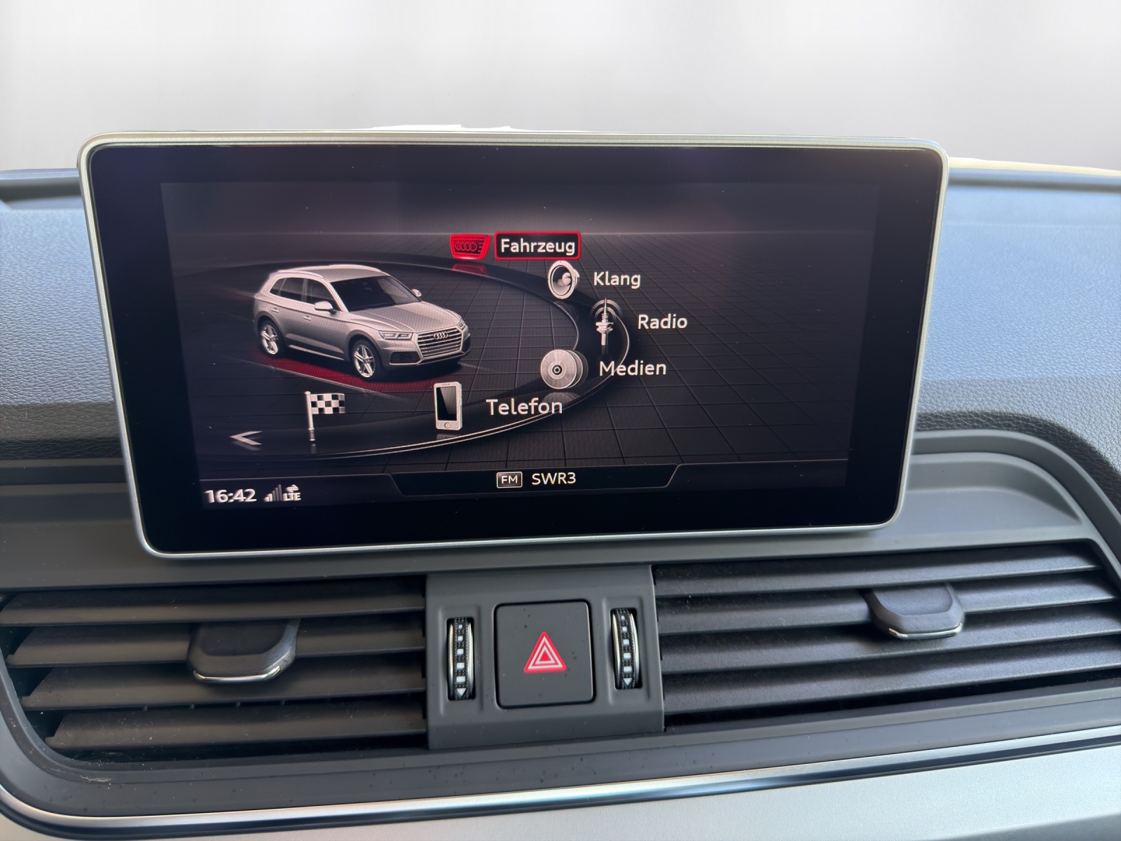 AUDI Q5 55 TFSI e sport quattro-image-8