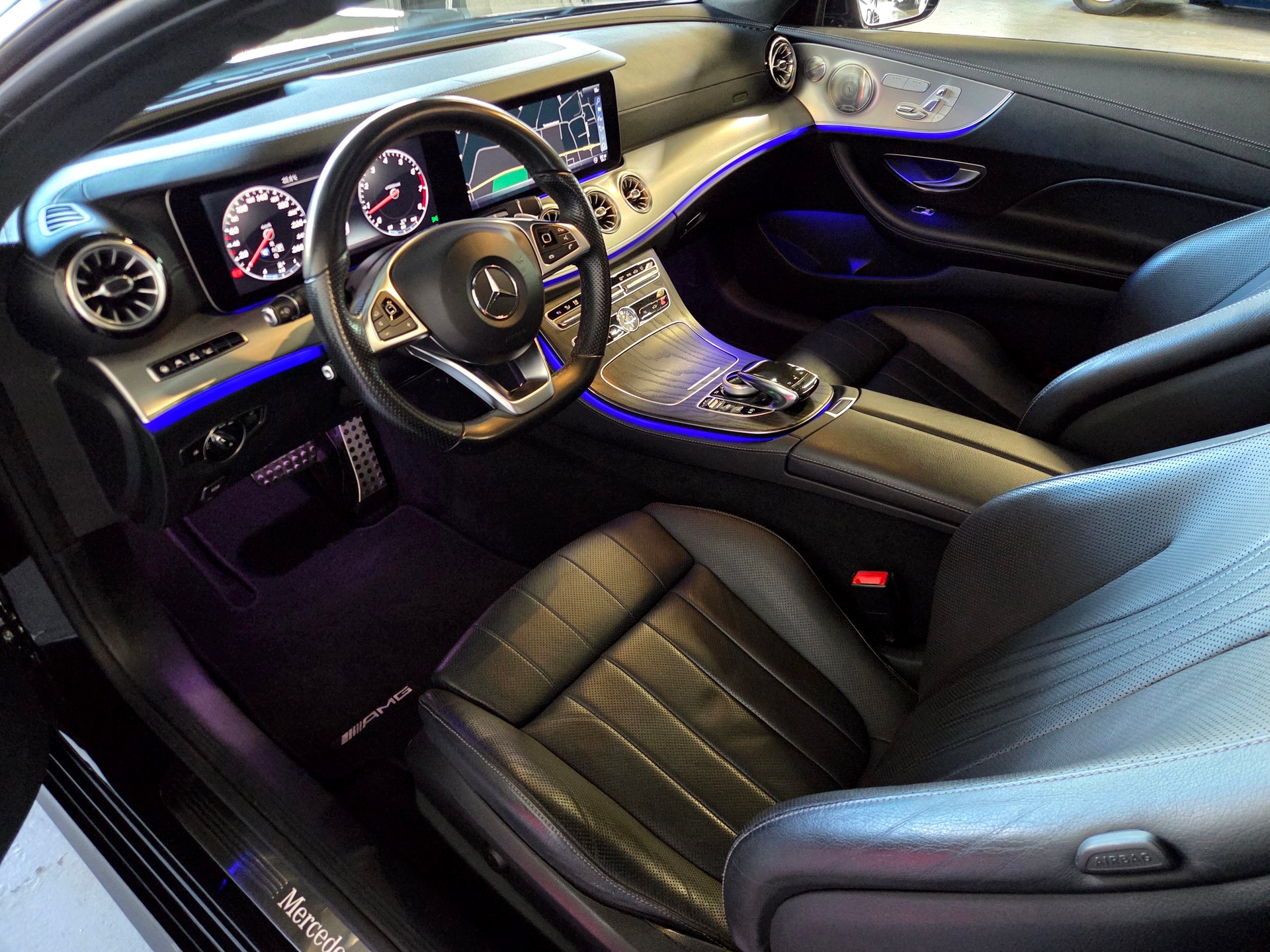 MERCEDES-BENZ E 400 AMG Line 4matic Coupé-image-15