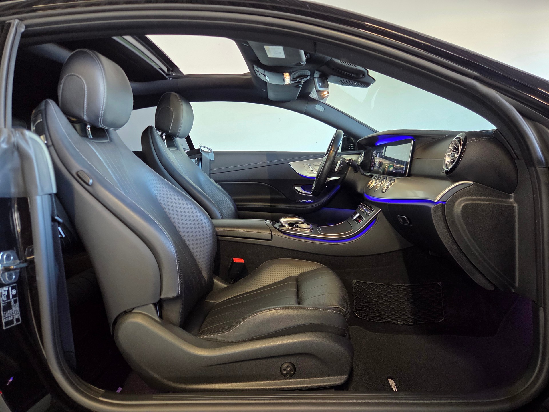 MERCEDES-BENZ E 400 AMG Line 4matic Coupé-image-18