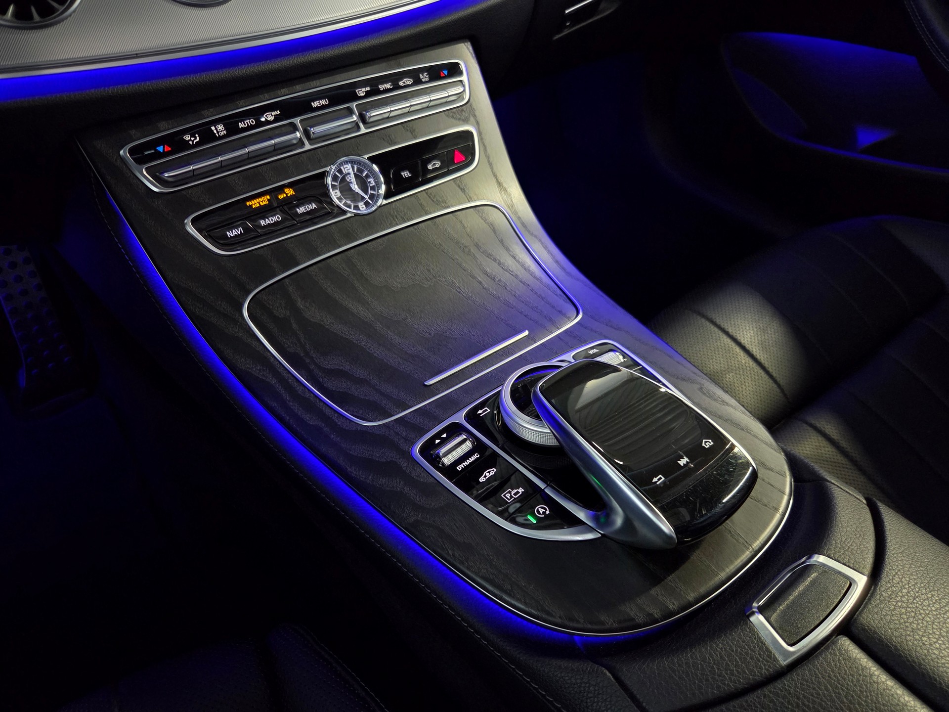 MERCEDES-BENZ E 400 AMG Line 4matic Coupé-image-10