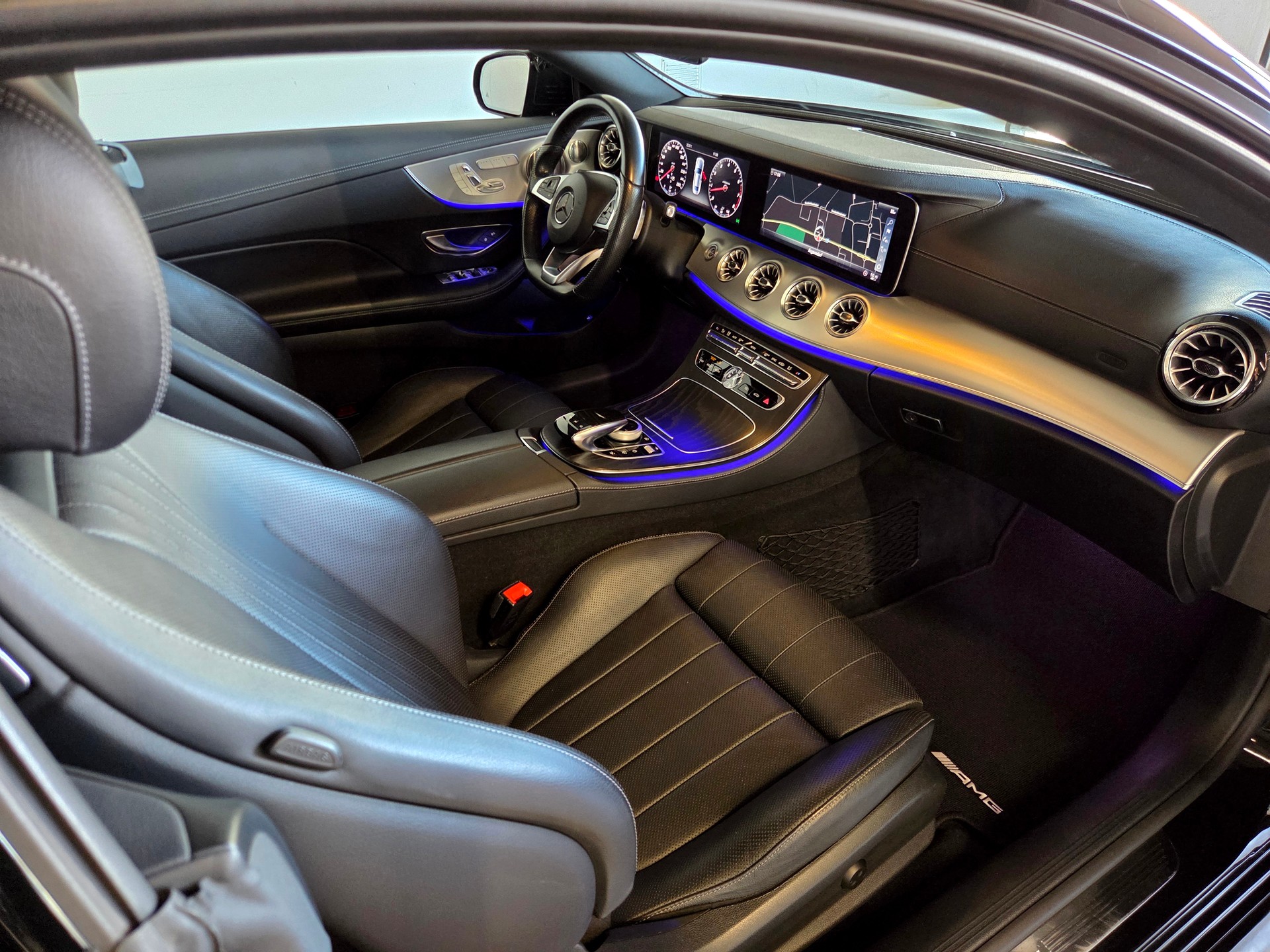 MERCEDES-BENZ E 400 AMG Line 4matic Coupé-image-19