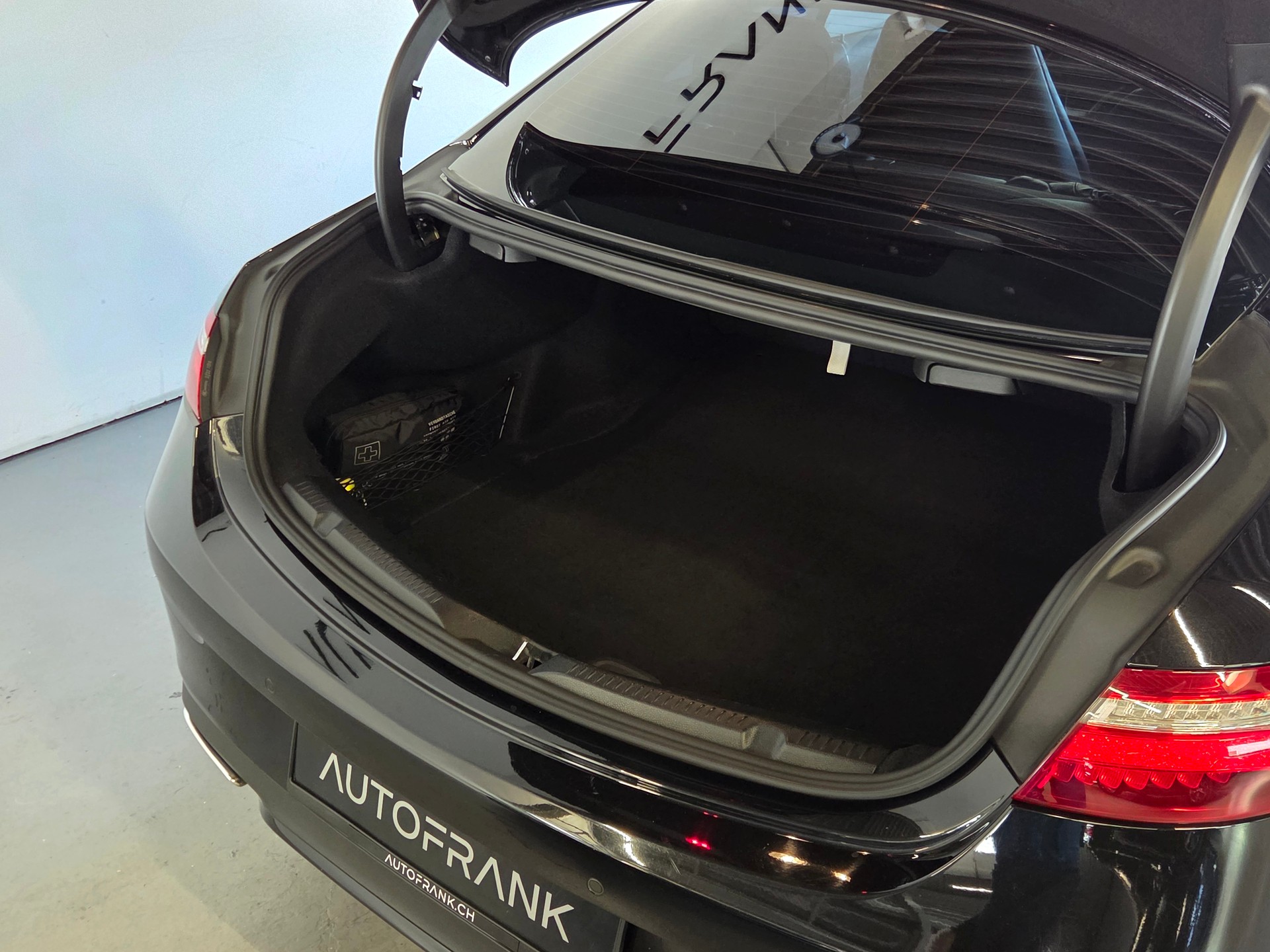 MERCEDES-BENZ E 400 AMG Line 4matic Coupé-image-25
