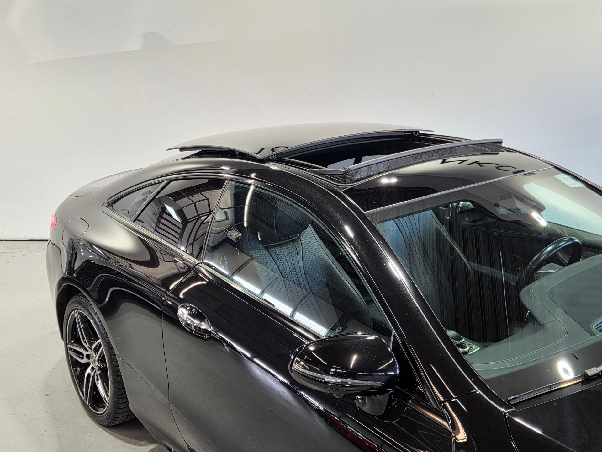 MERCEDES-BENZ E 400 AMG Line 4matic Coupé-image-4