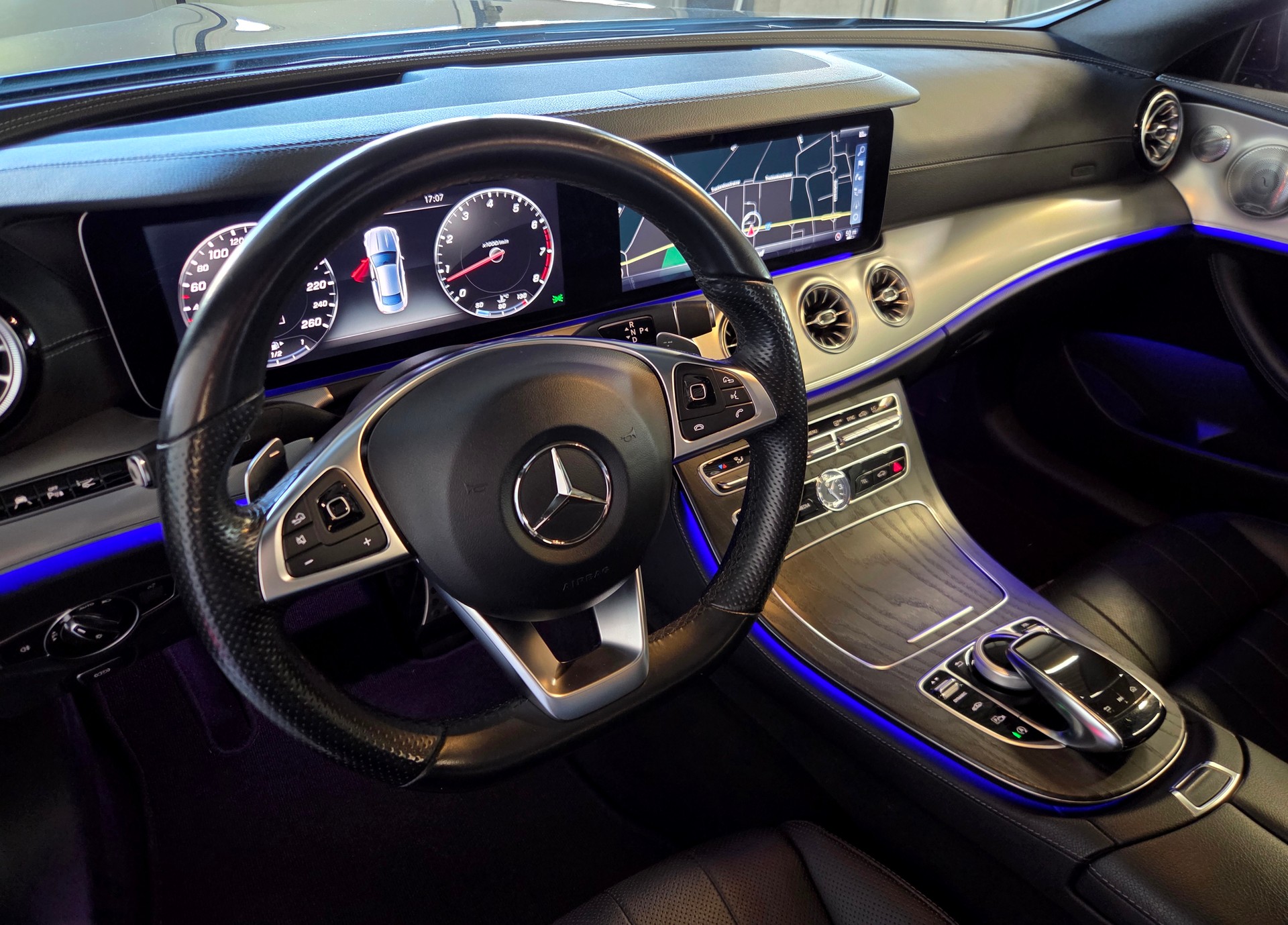 MERCEDES-BENZ E 400 AMG Line 4matic Coupé-image-14