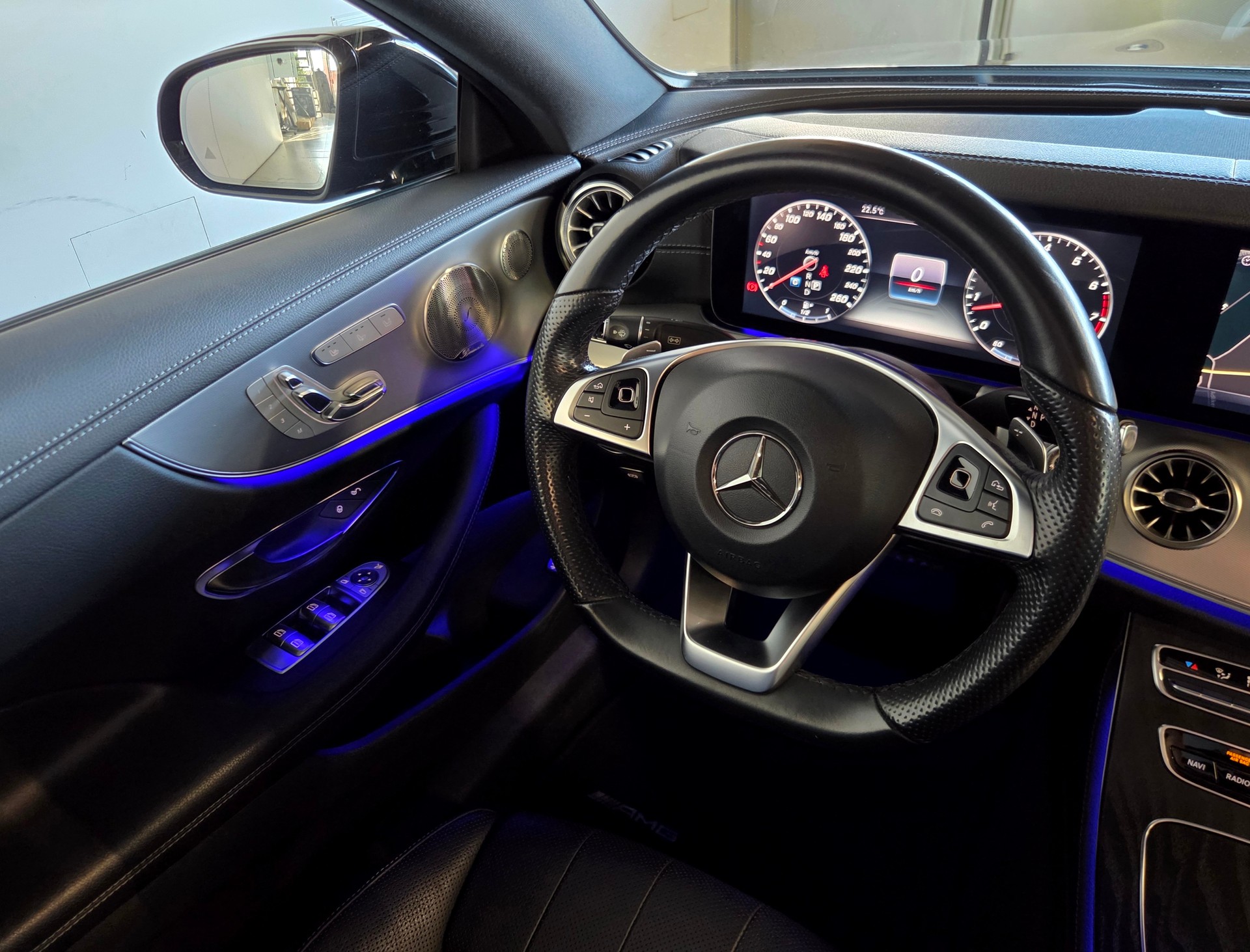MERCEDES-BENZ E 400 AMG Line 4matic Coupé-image-21