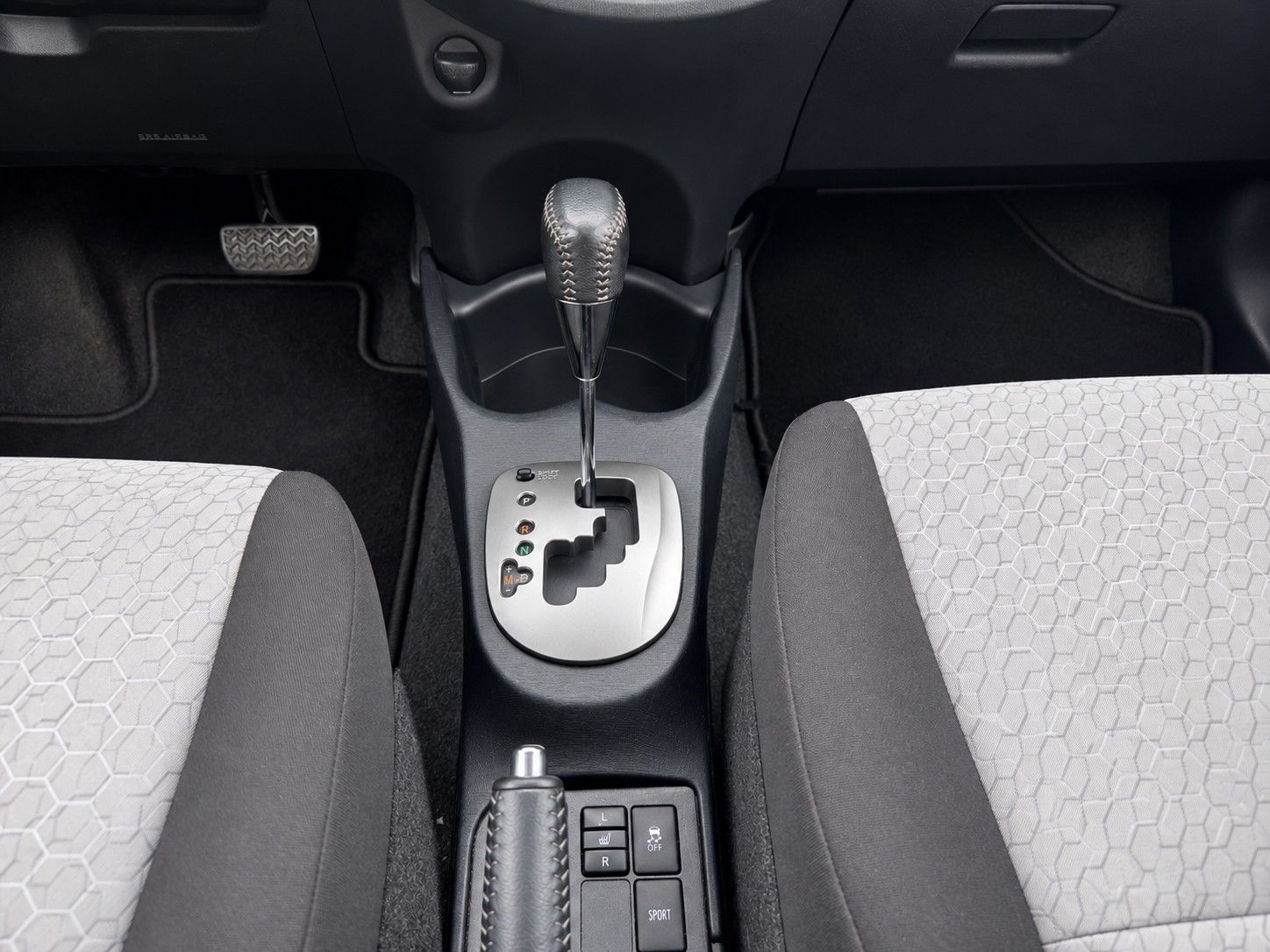 TOYOTA Yaris 1.33 Sol Premium Multidrive-image-12