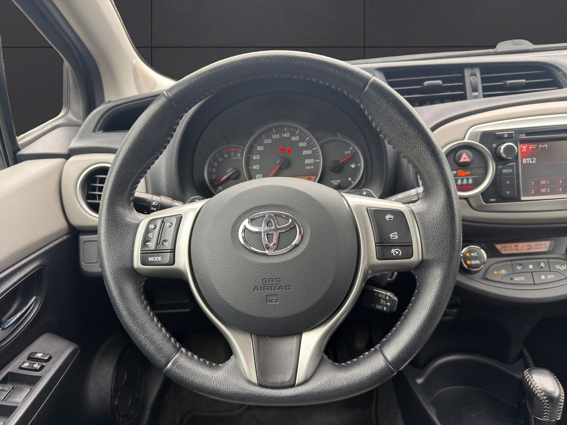 TOYOTA Yaris 1.33 Sol Premium Multidrive-image-10