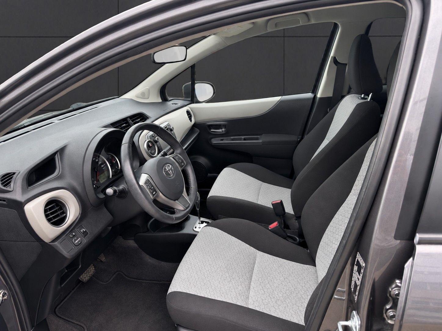 TOYOTA Yaris 1.33 Sol Premium Multidrive-image-8