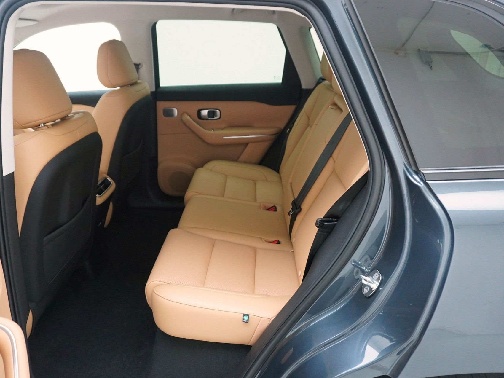 LEAPMOTOR C10 Design Pro MAX AWD-image-13