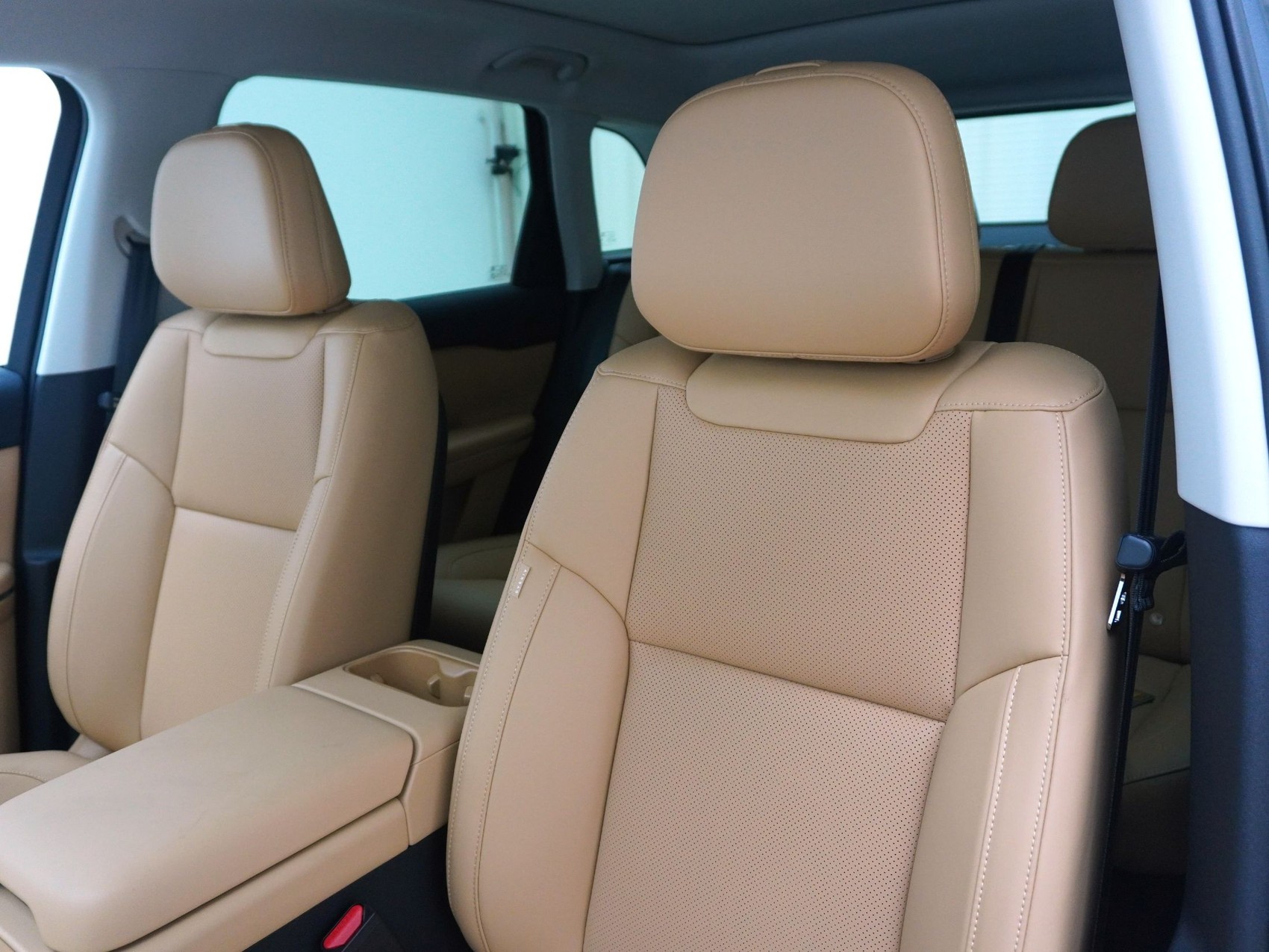 LEAPMOTOR C10 Design Pro MAX AWD-image-12