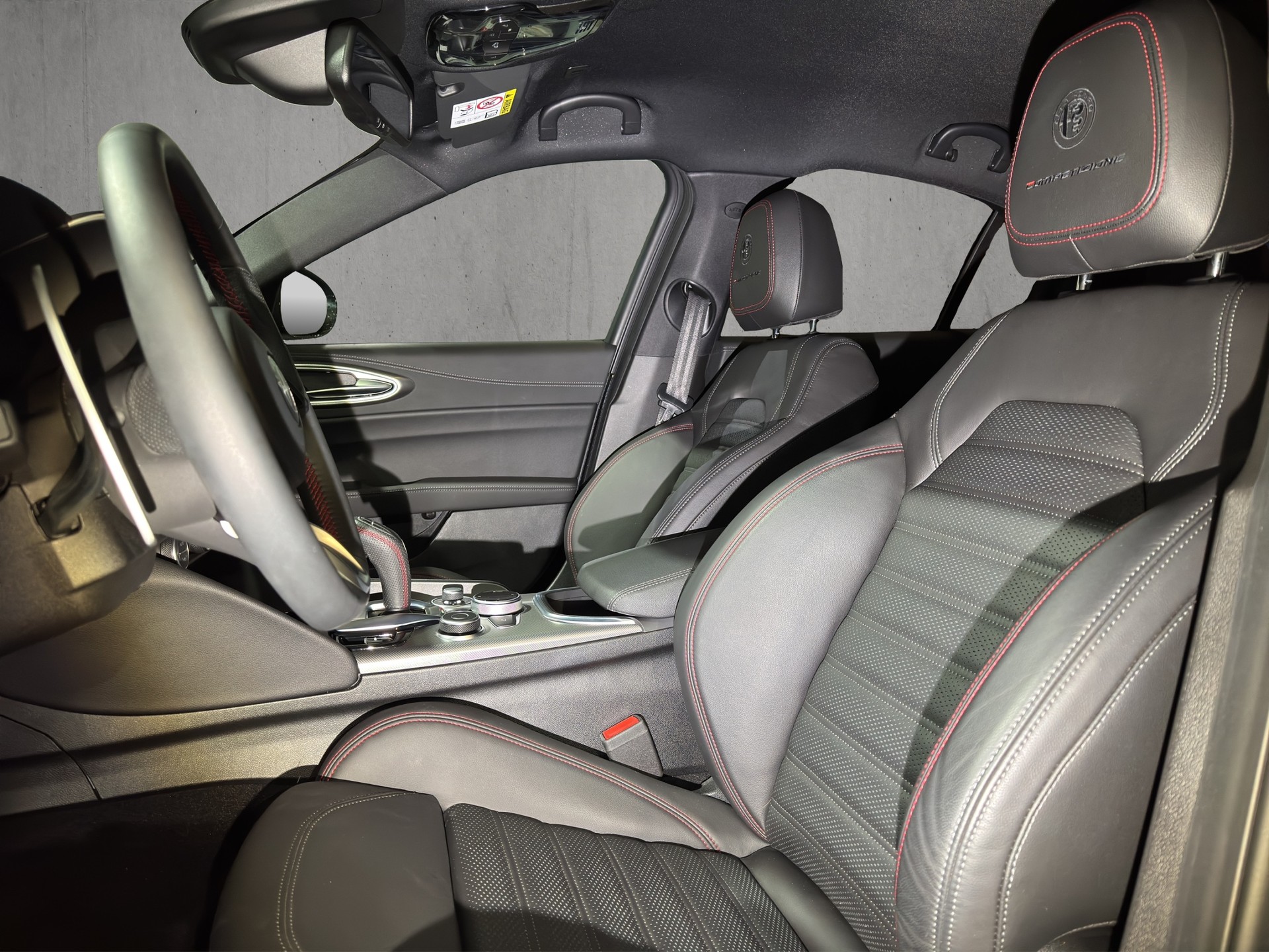 ALFA ROMEO Giulia 2.0 Competizione Q4 AT8 "Grigio Lunare Matt"-image-7