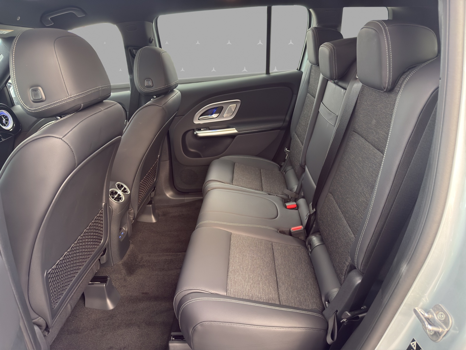 MERCEDES-BENZ GLB 220 4Matic 8G-Tronic-image-12