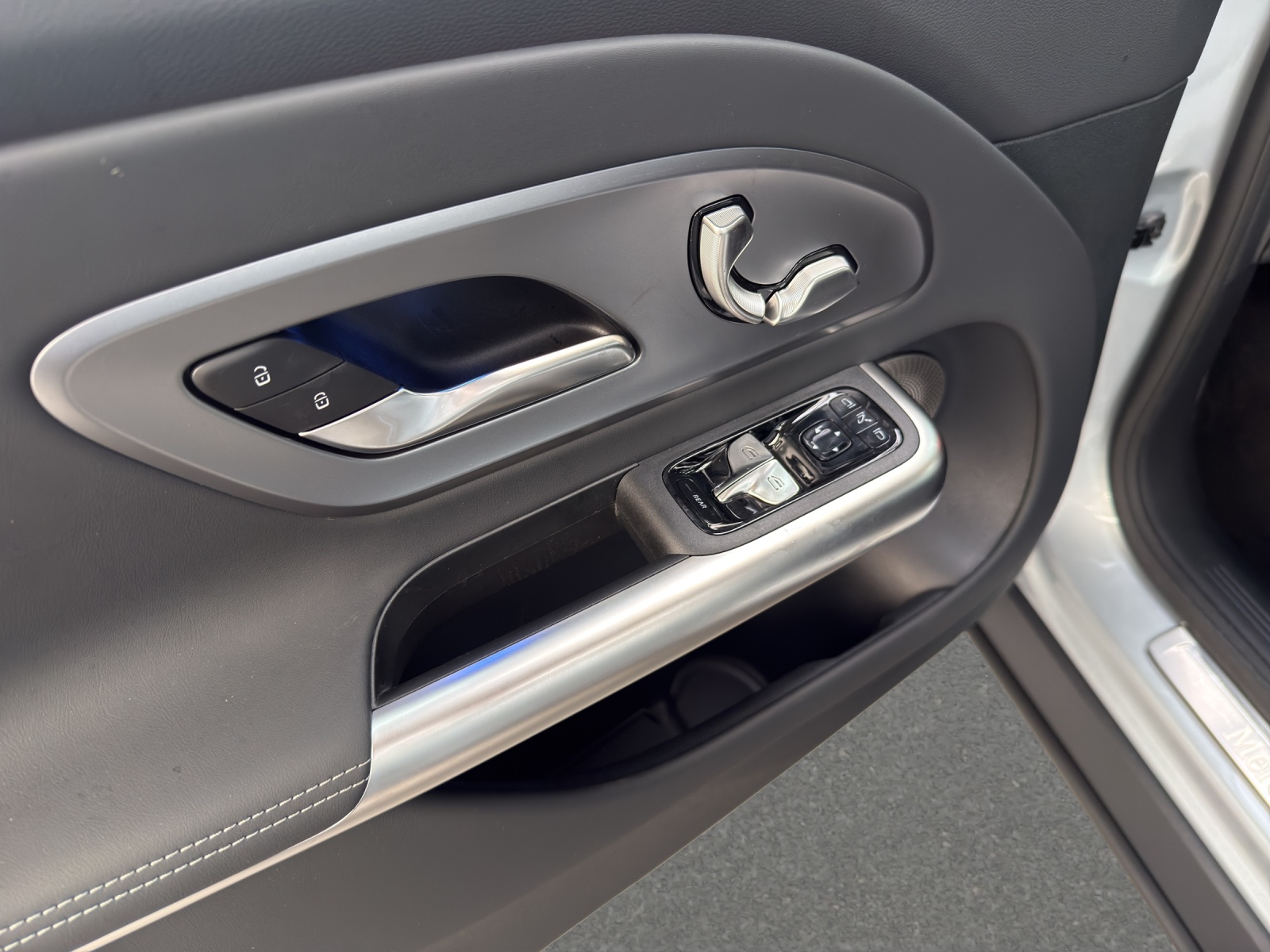 MERCEDES-BENZ GLB 220 4Matic 8G-Tronic-image-11