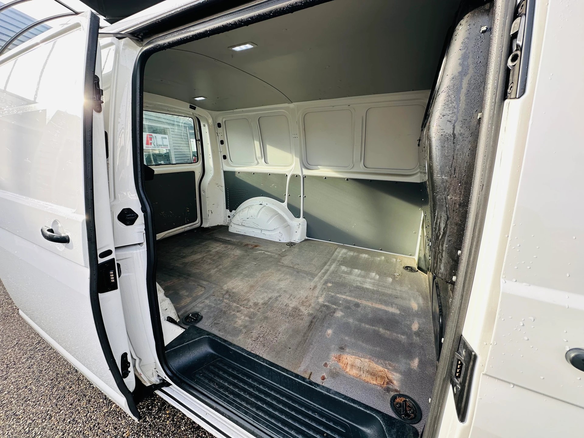 VW T6.1 2.0 TDI Entry-image-12