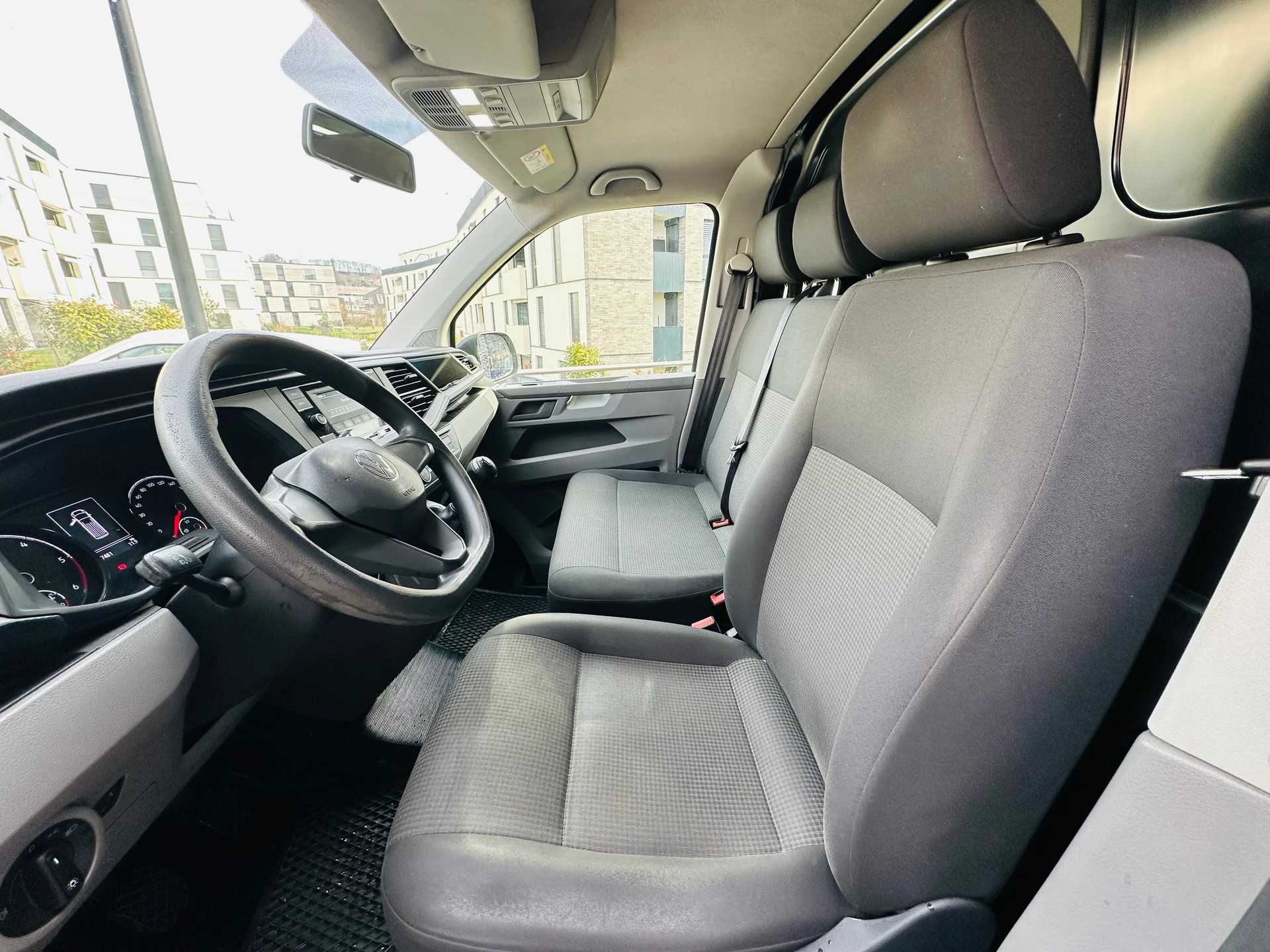 VW T6.1 2.0 TDI Entry-image-8