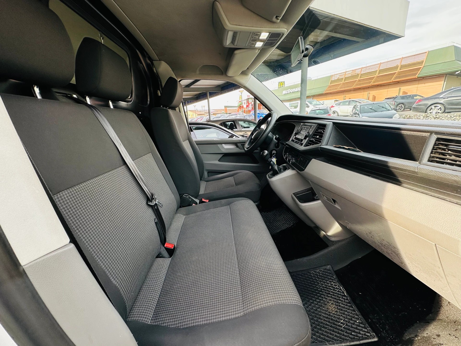 VW T6.1 2.0 TDI Entry-image-11