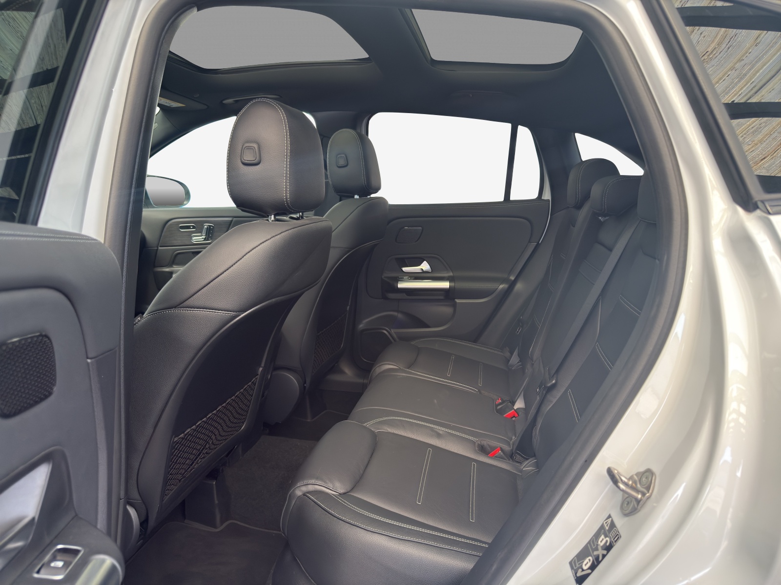 MERCEDES-BENZ GLA 250 4Matic AMG Line 8G-DCT-image-11