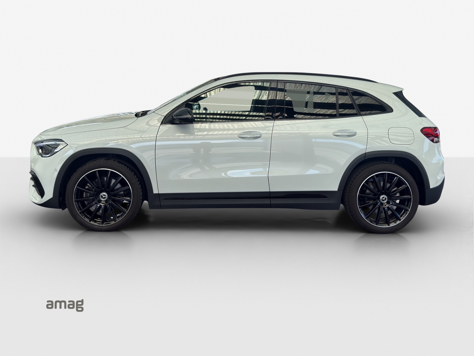 MERCEDES-BENZ GLA 250 4Matic AMG Line 8G-DCT-showroom-element-1