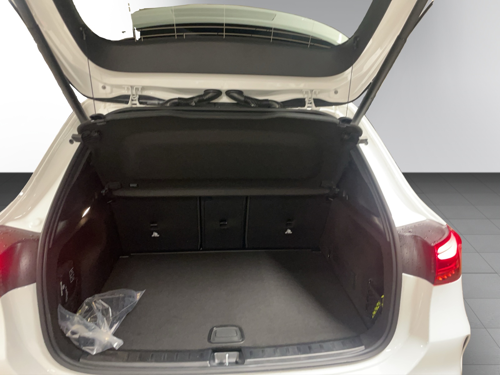MERCEDES-BENZ GLA 200 Night Star 7G-DCT-image-5