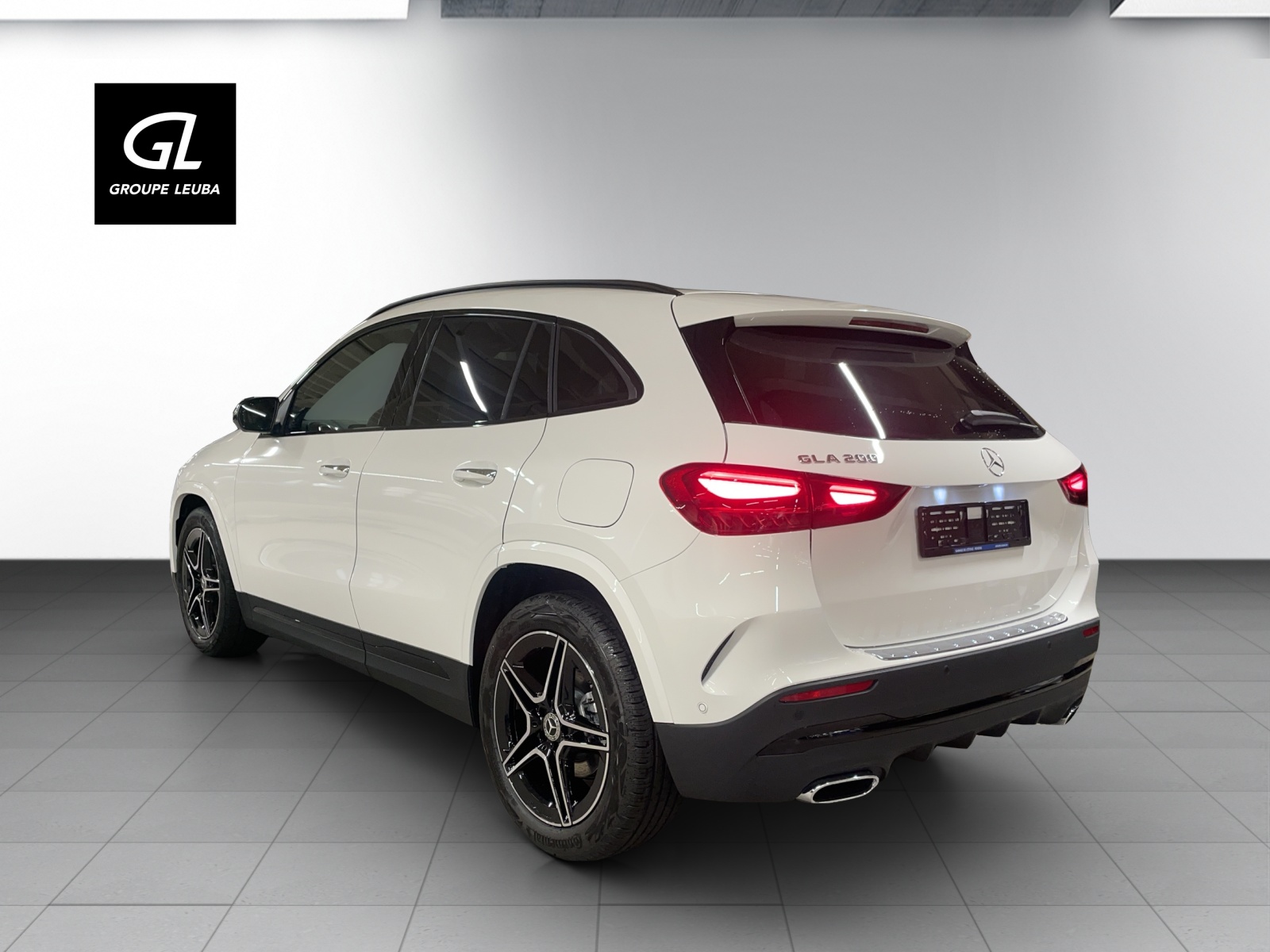MERCEDES-BENZ GLA 200 Night Star 7G-DCT-image-3