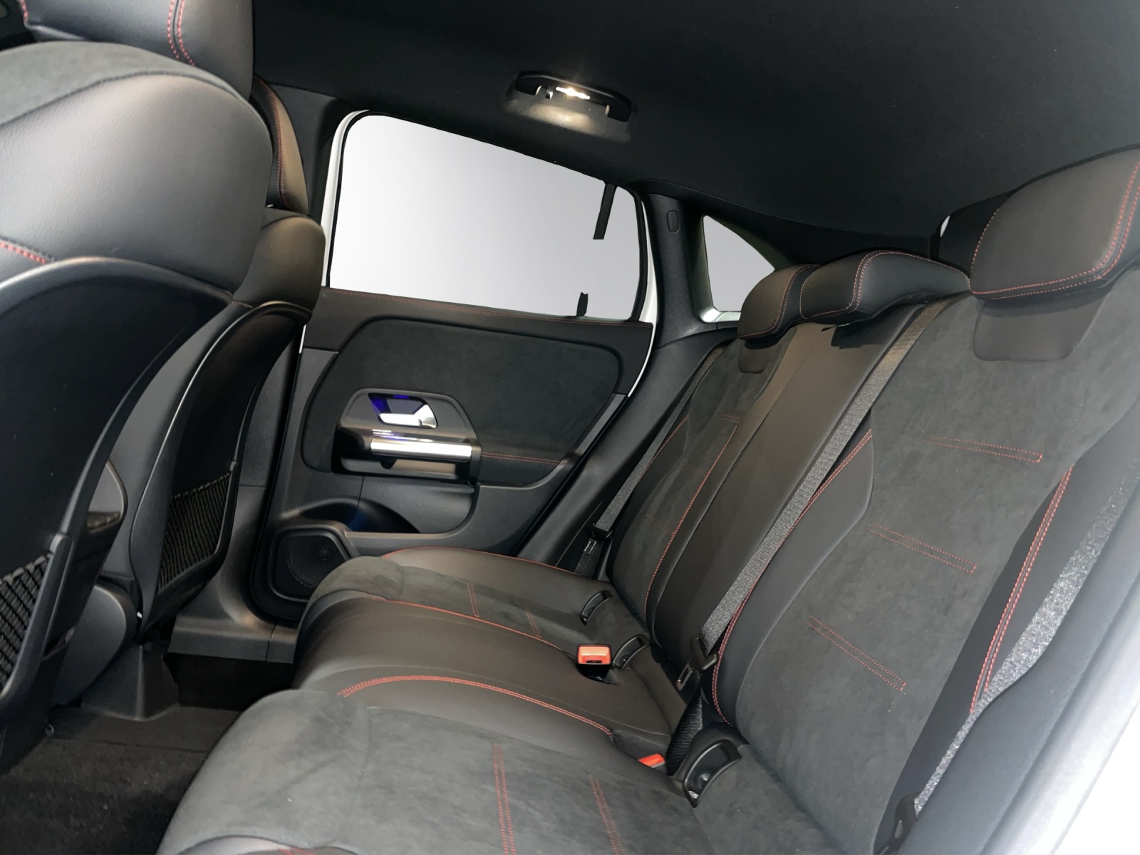MERCEDES-BENZ GLA 200 Night Star 7G-DCT-image-10